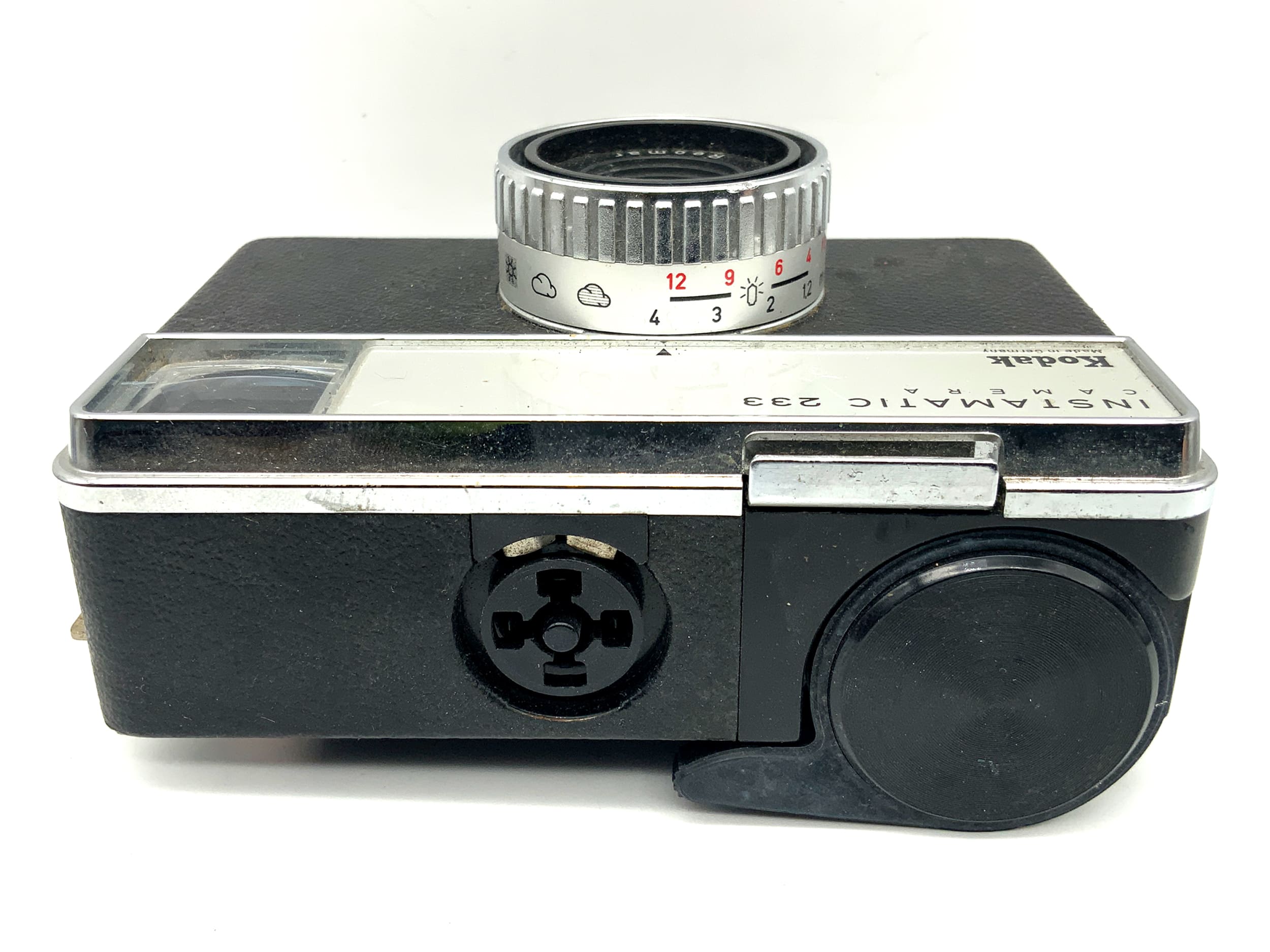 Kodak Instamatic 233 viewfinder camera with Reomar compact camera analog camera