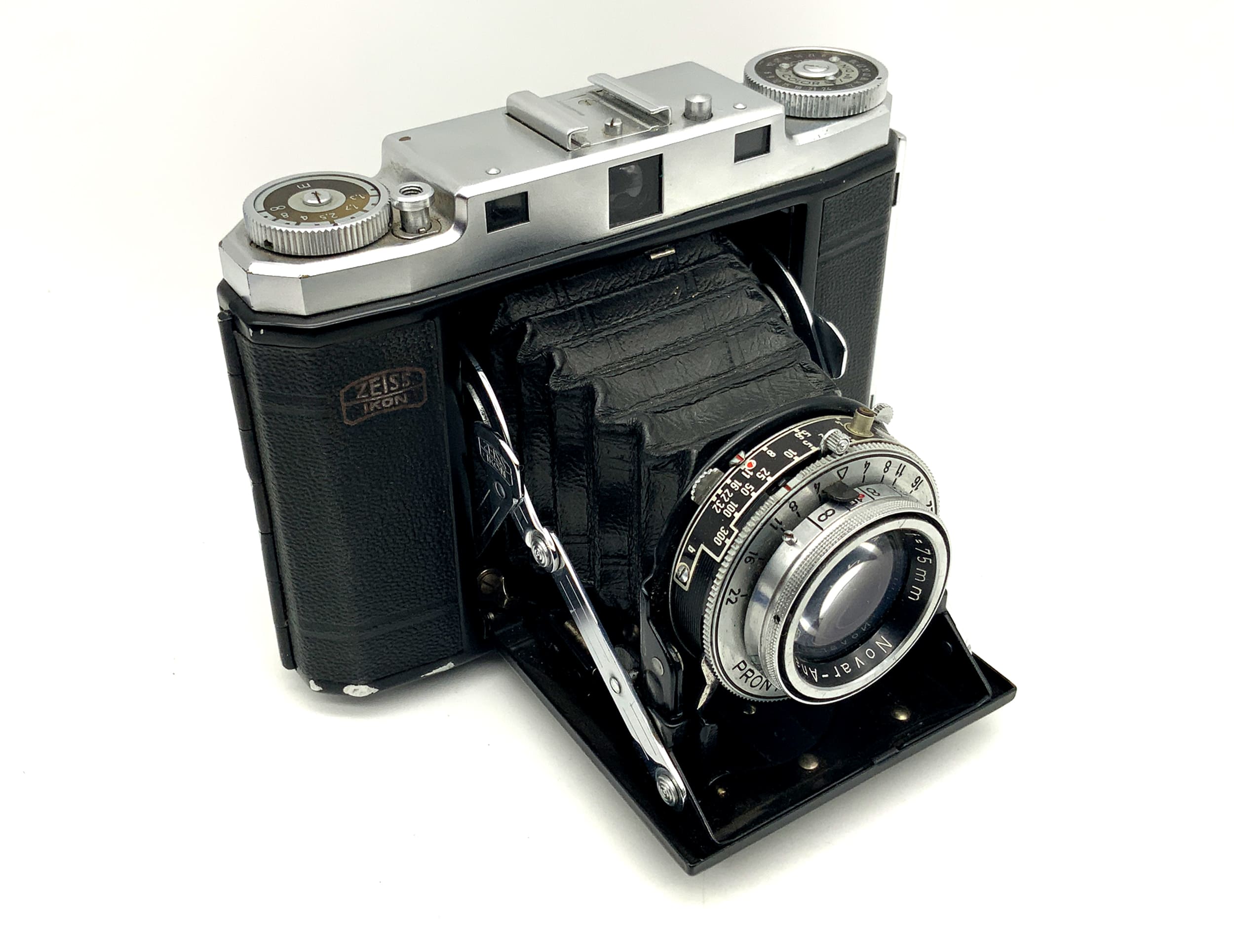 Zeiss Ikon Ikonta 524/16 folding camera Novar-Anastigmat 1:3.5 f=75mm Prontor SV