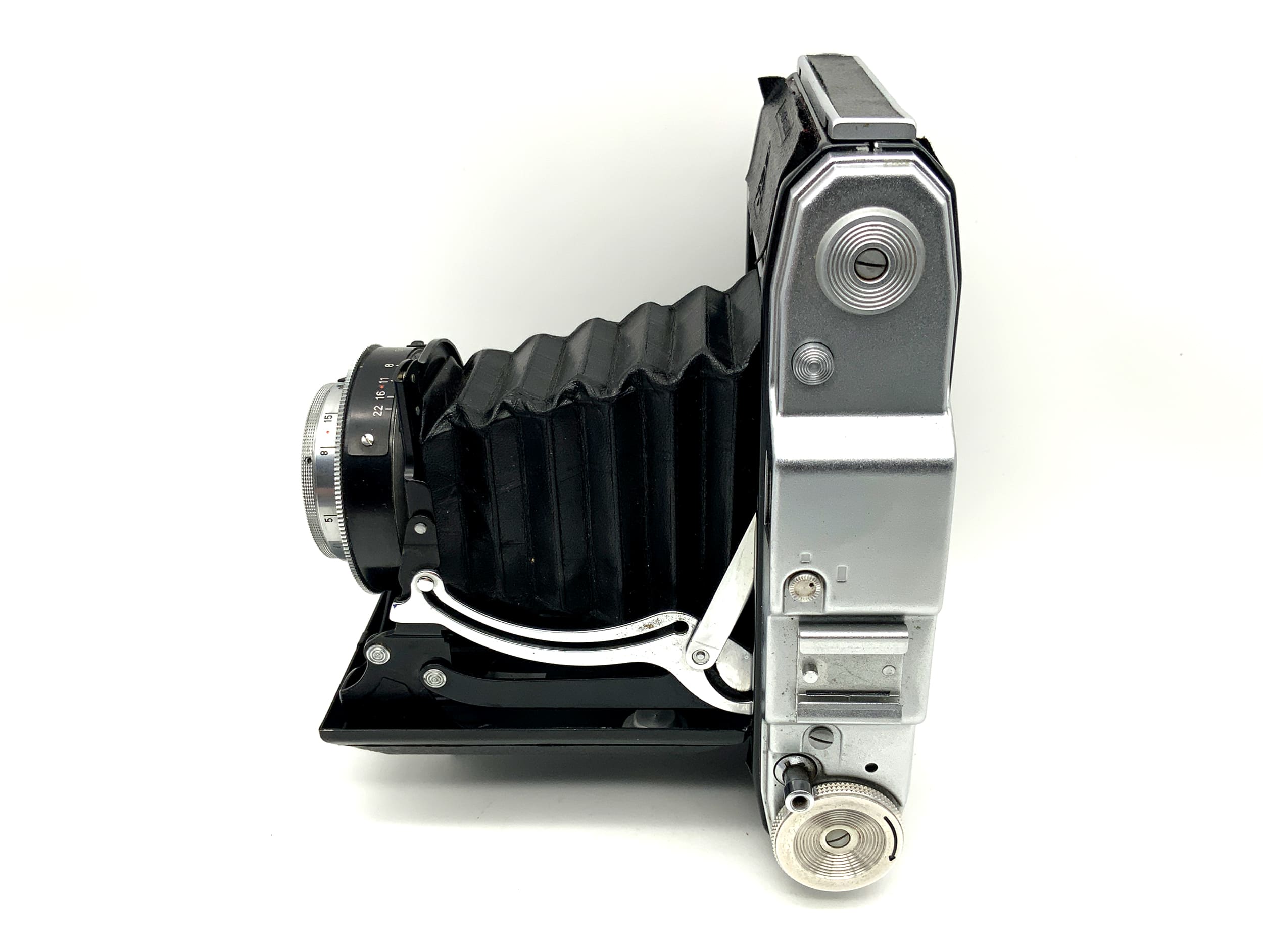 Pentacon Ercona II folding camera with Novar Anastigmat 1:4.5 110mm red V