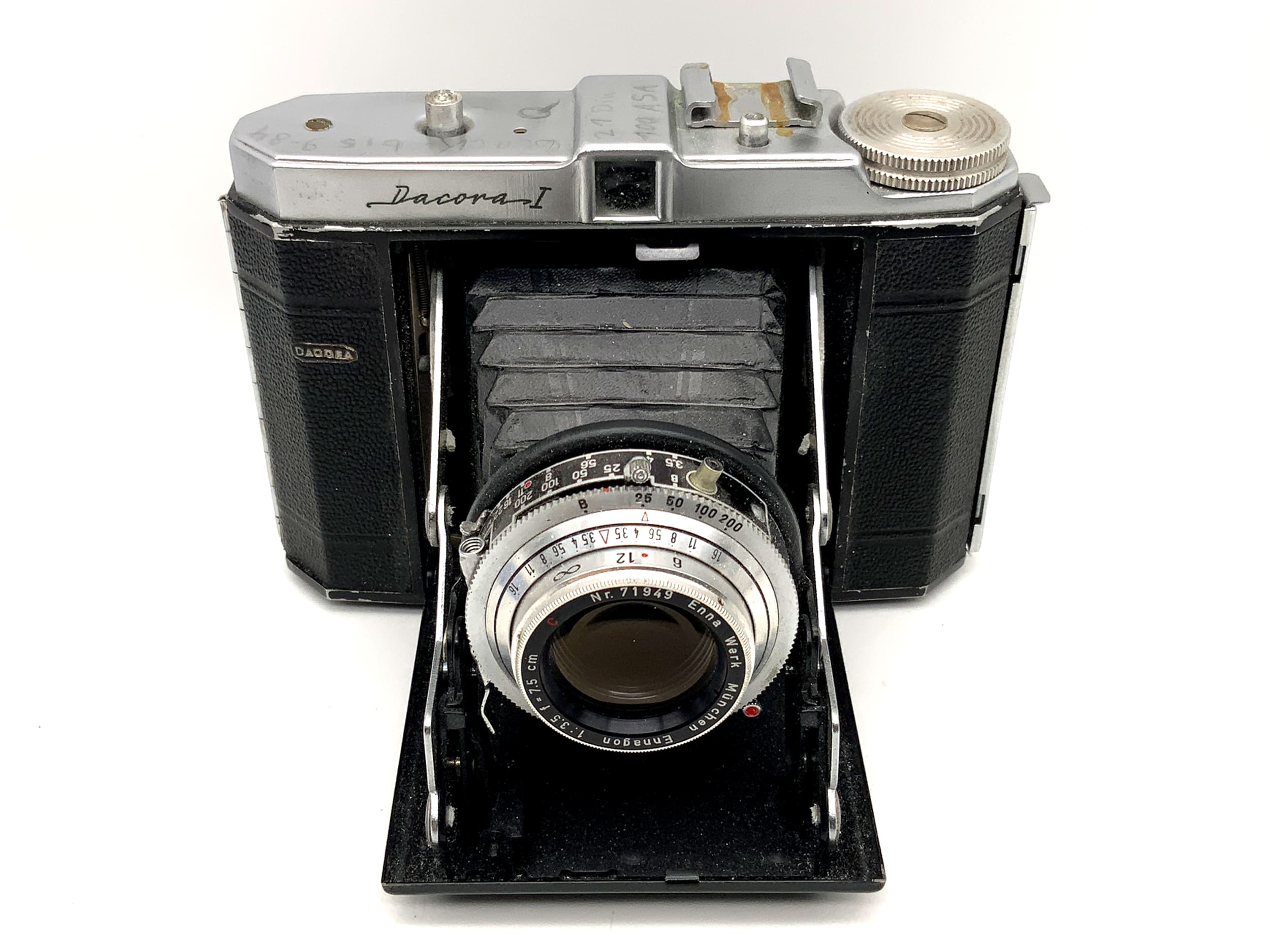 Dacora I folding camera Enna Munich Ennagon 1:3.5 f=7.5cm red C 6x6 medium format