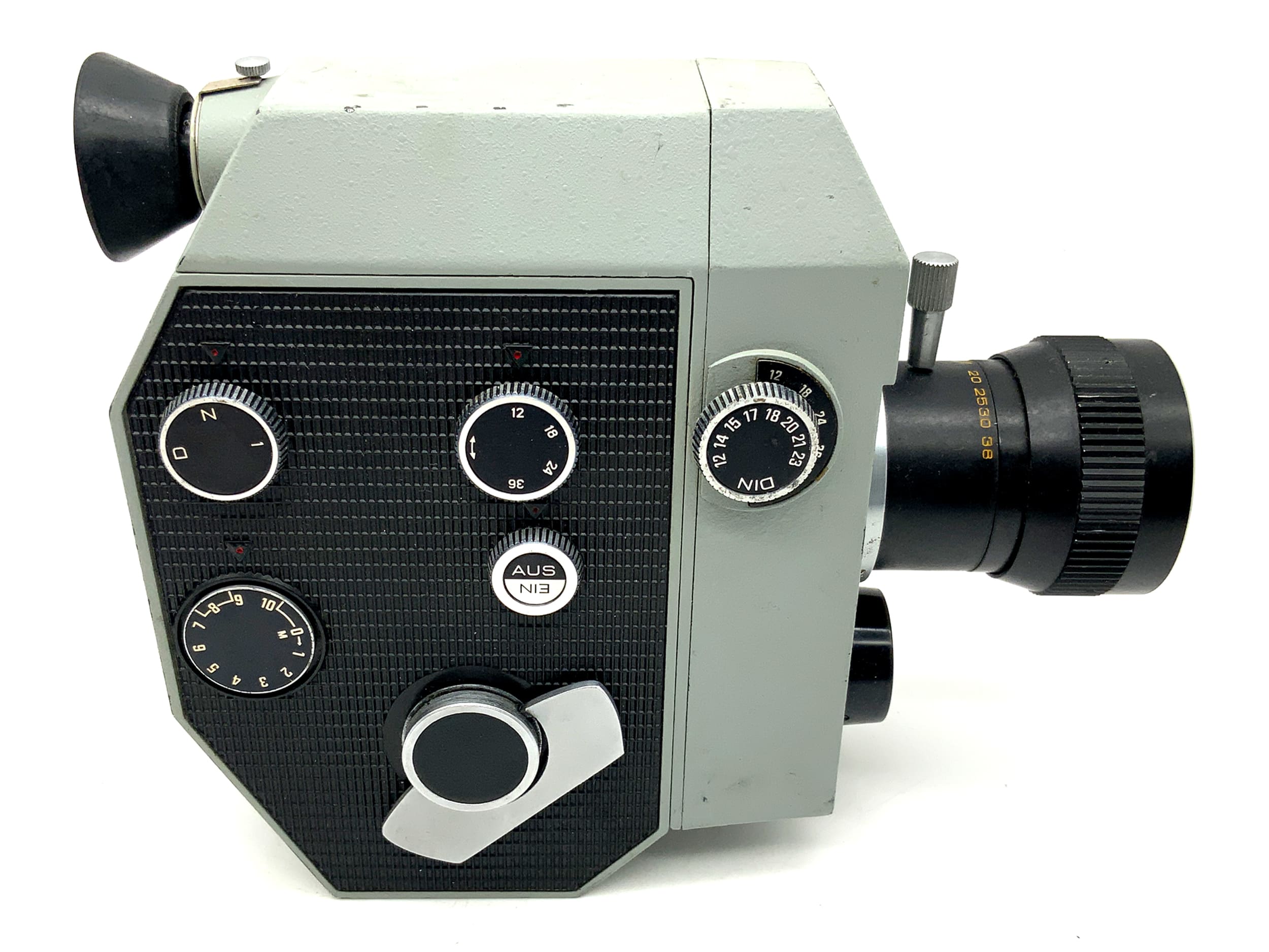 Zenit Quartz DS8-3 film camera with Meteor-8M 1.8/9-38mm Super 8