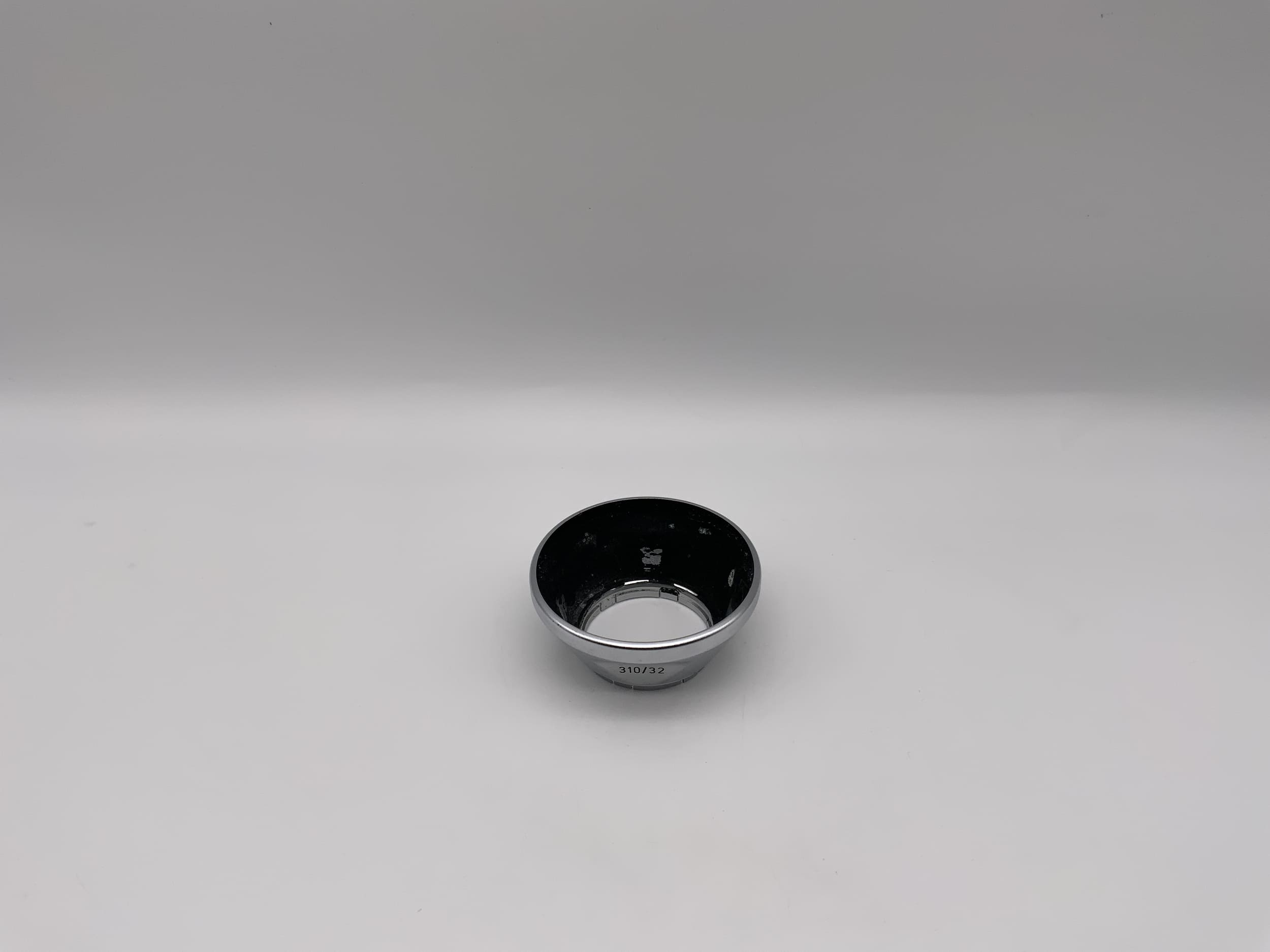 Voigtländer 310/32 silver metal lens hood