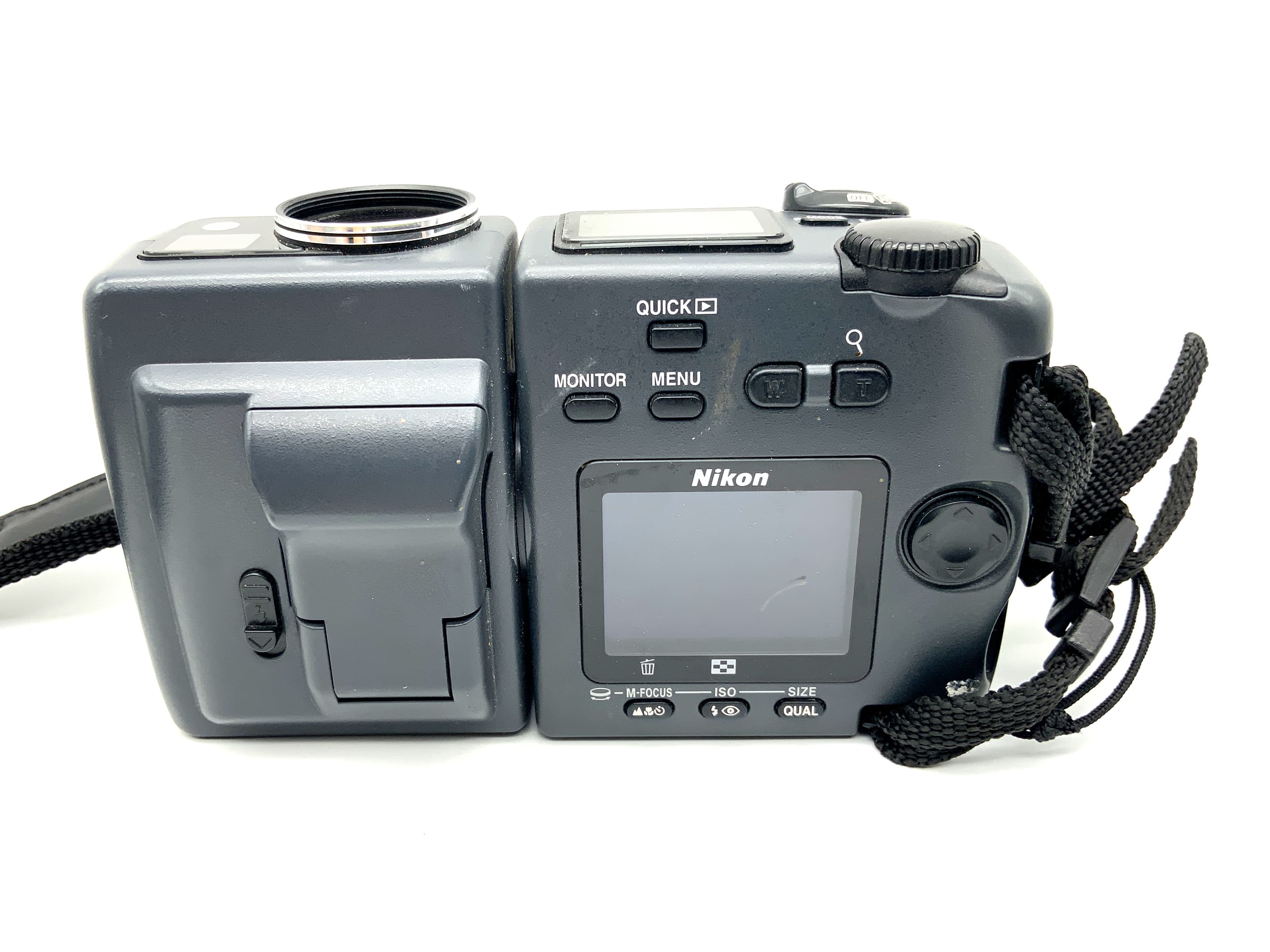 Nikon Coolpix 995 Digital Compact Camera with Zoom Nikkor 8-32mm 1:2.6-5.1