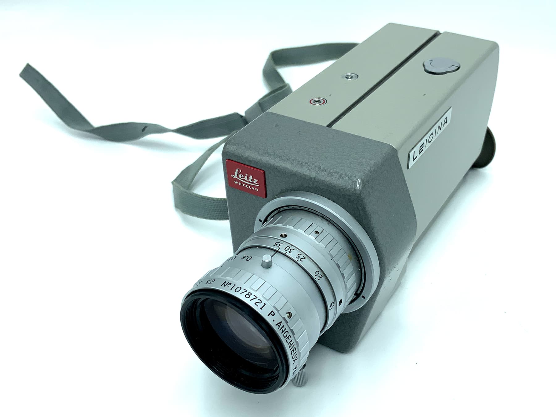 Leicina 8SV Filmkamera mit Angeniux Zoom Type K2 7-35mm 1:1.8