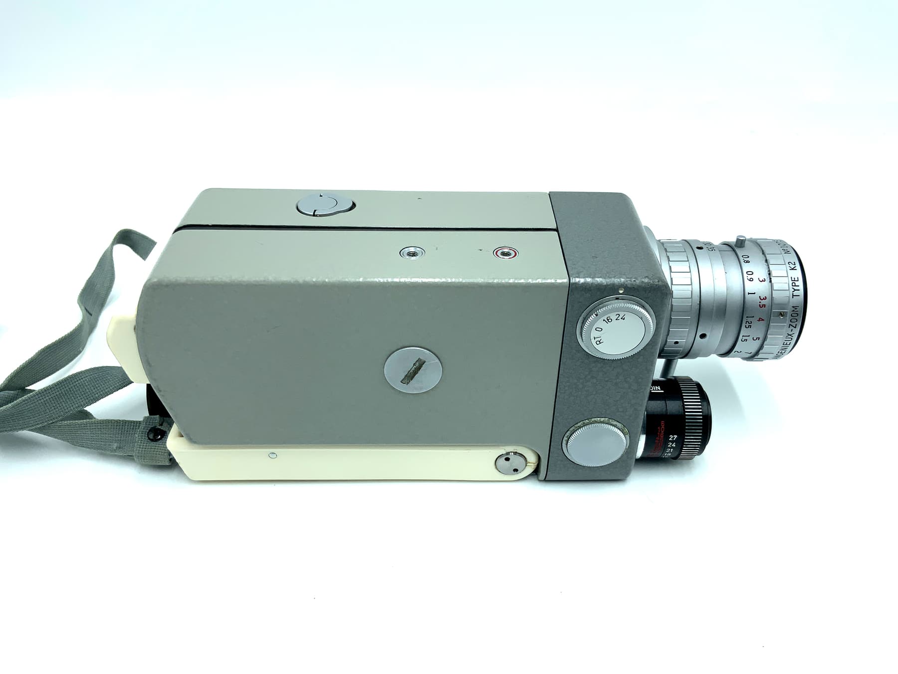 Leicina 8SV Filmkamera mit Angeniux Zoom Type K2 7-35mm 1:1.8