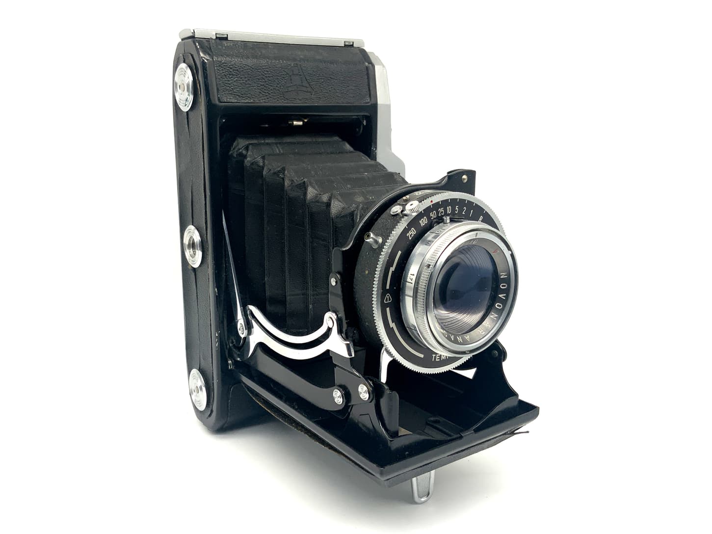 Pentacon Ercona II folding camera with Novar Anastigmat 1:4.5 110mm red V