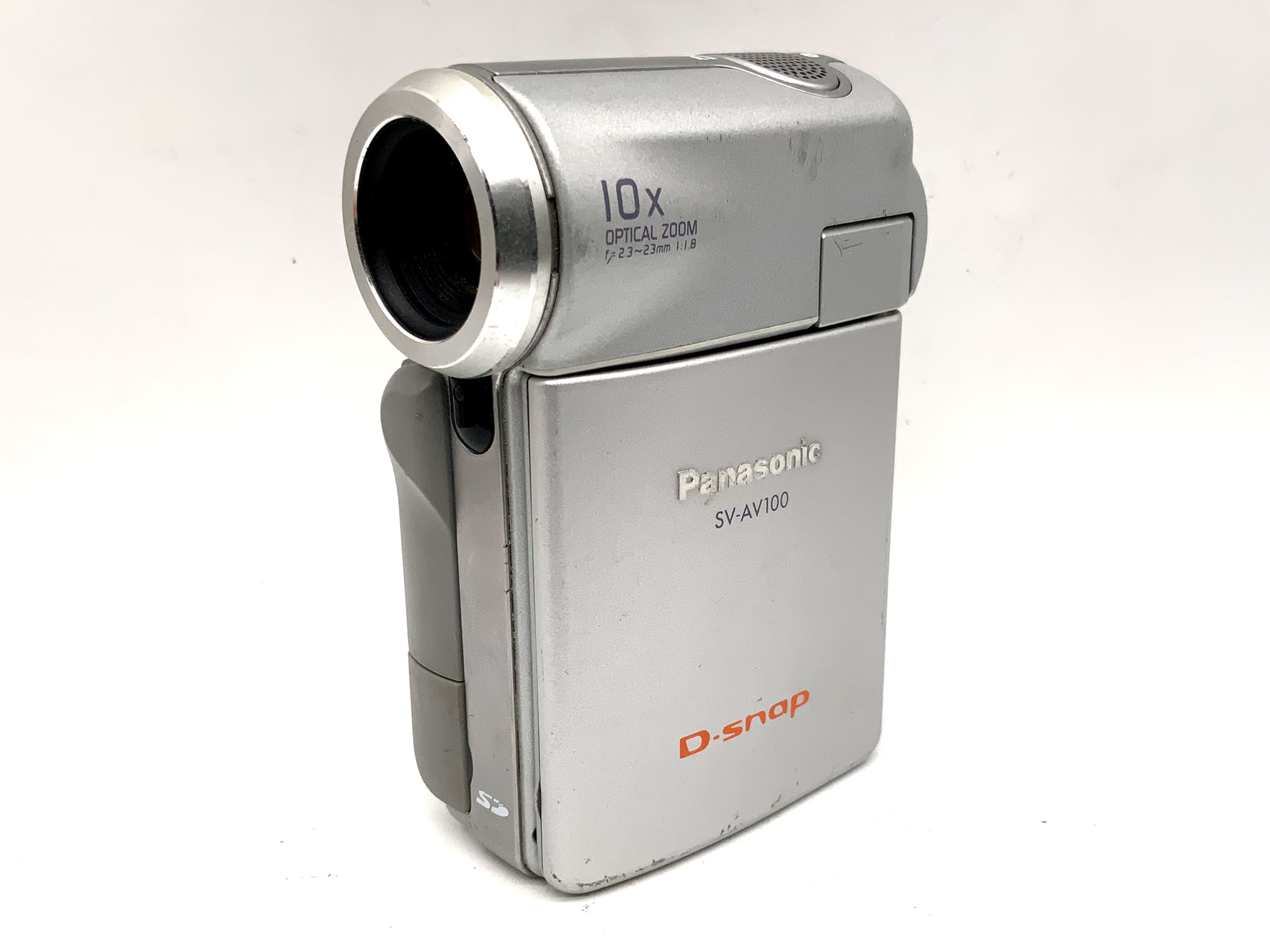 Panasonic SV-AV100 camcorder with 2.3-23mm video camera