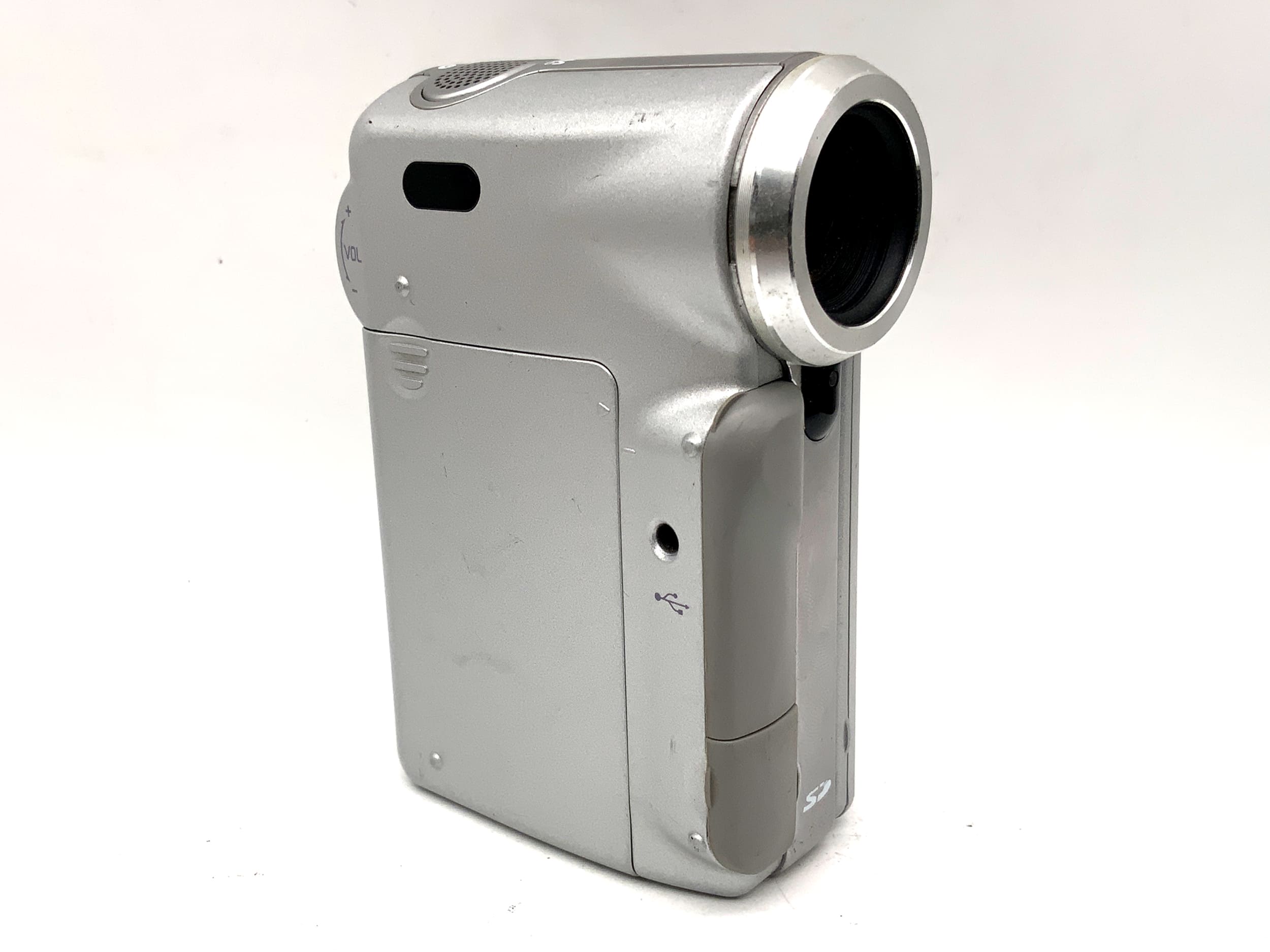 Panasonic SV-AV100 camcorder with 2.3-23mm video camera