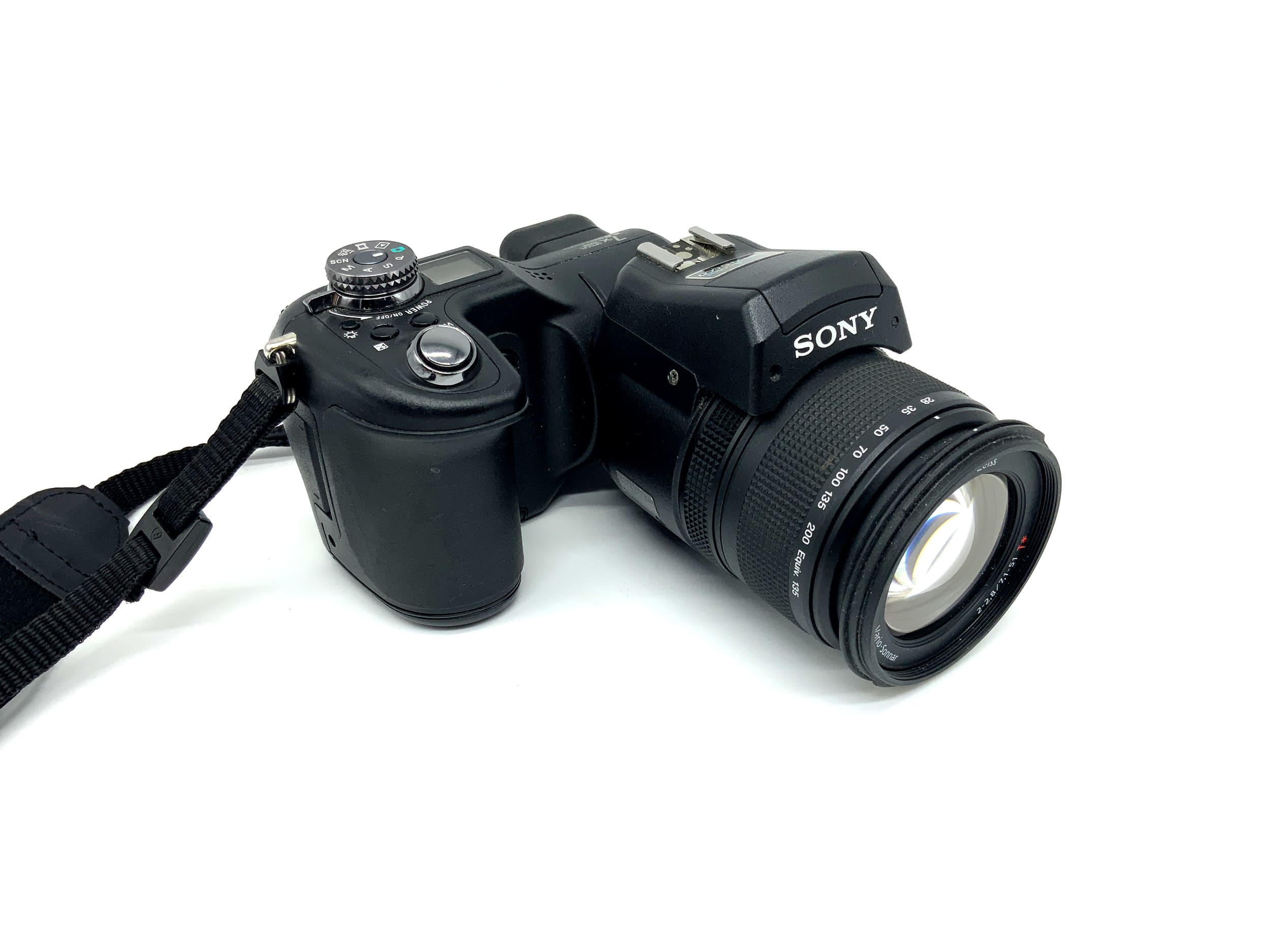 Sony DSC-F828 bridge camera with Carl Zeiss Vario-Sonnar 28-200mm 8 megapixels