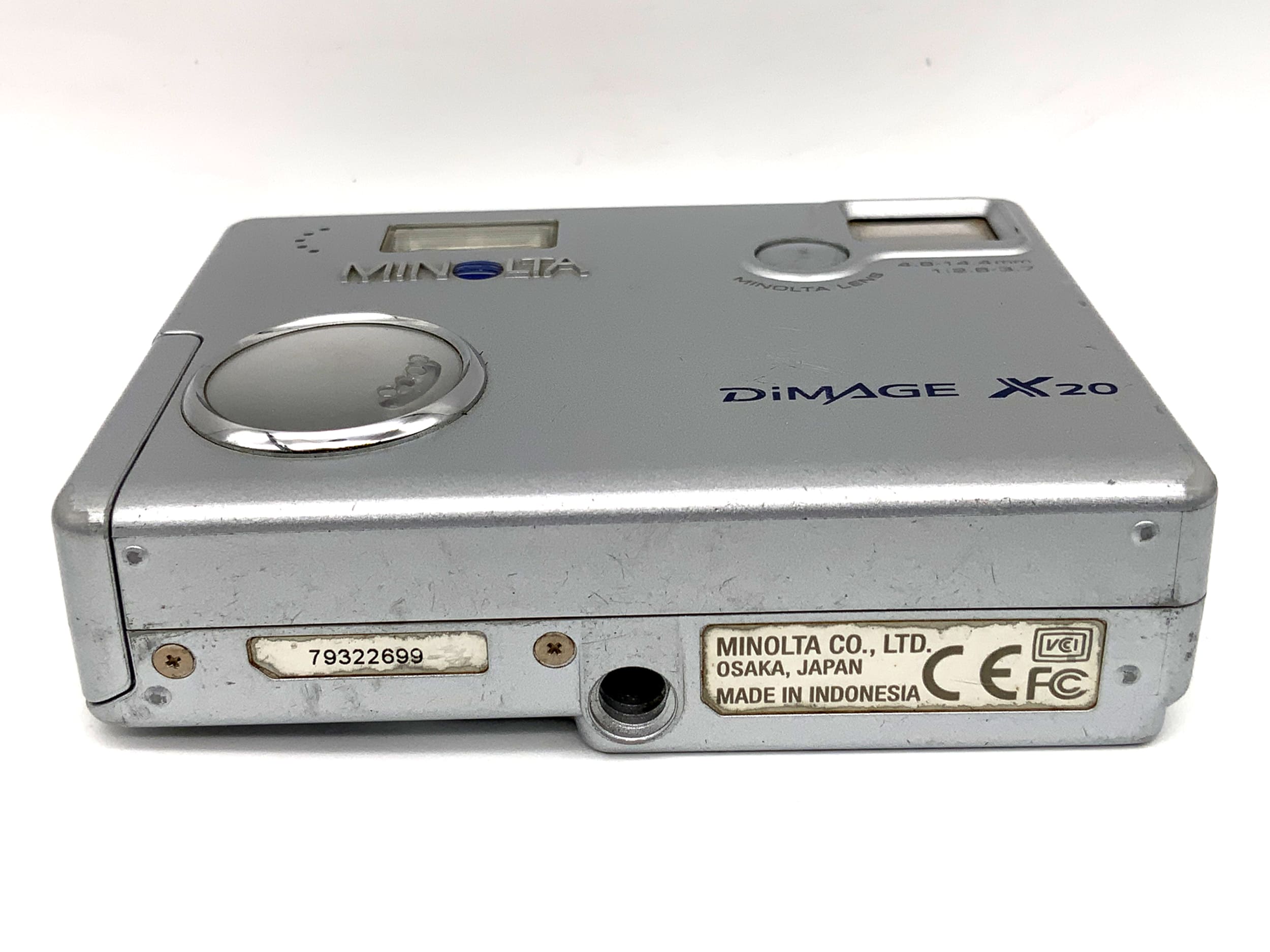 Konica Minolta Dimage X20 Digital Compact Camera with 4.8-14.4mm 1:2.8-3.7