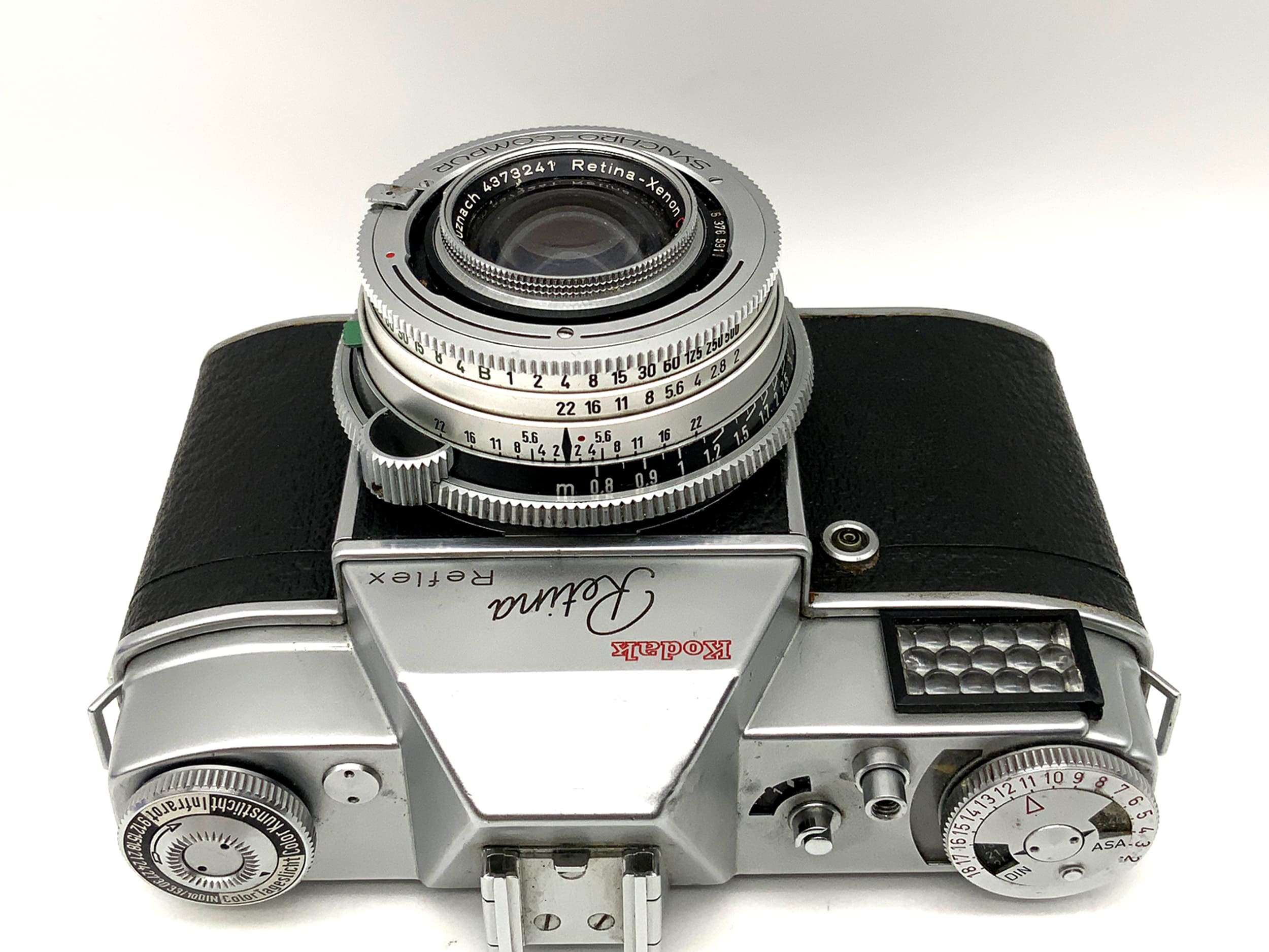 Kodak Retina Reflex 35mm SLR analogue with Xenon f:2.0/50mm red C Body