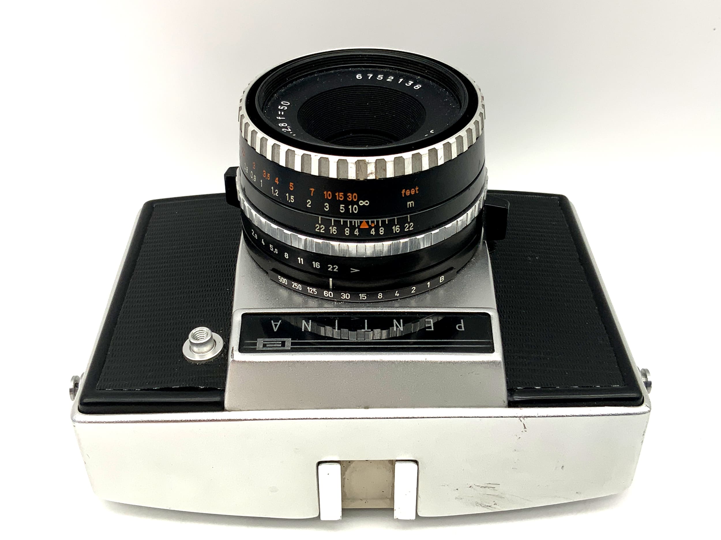 Pentacon Pentina e 35mm SLR analog camera with Tessar 2.8/50 body