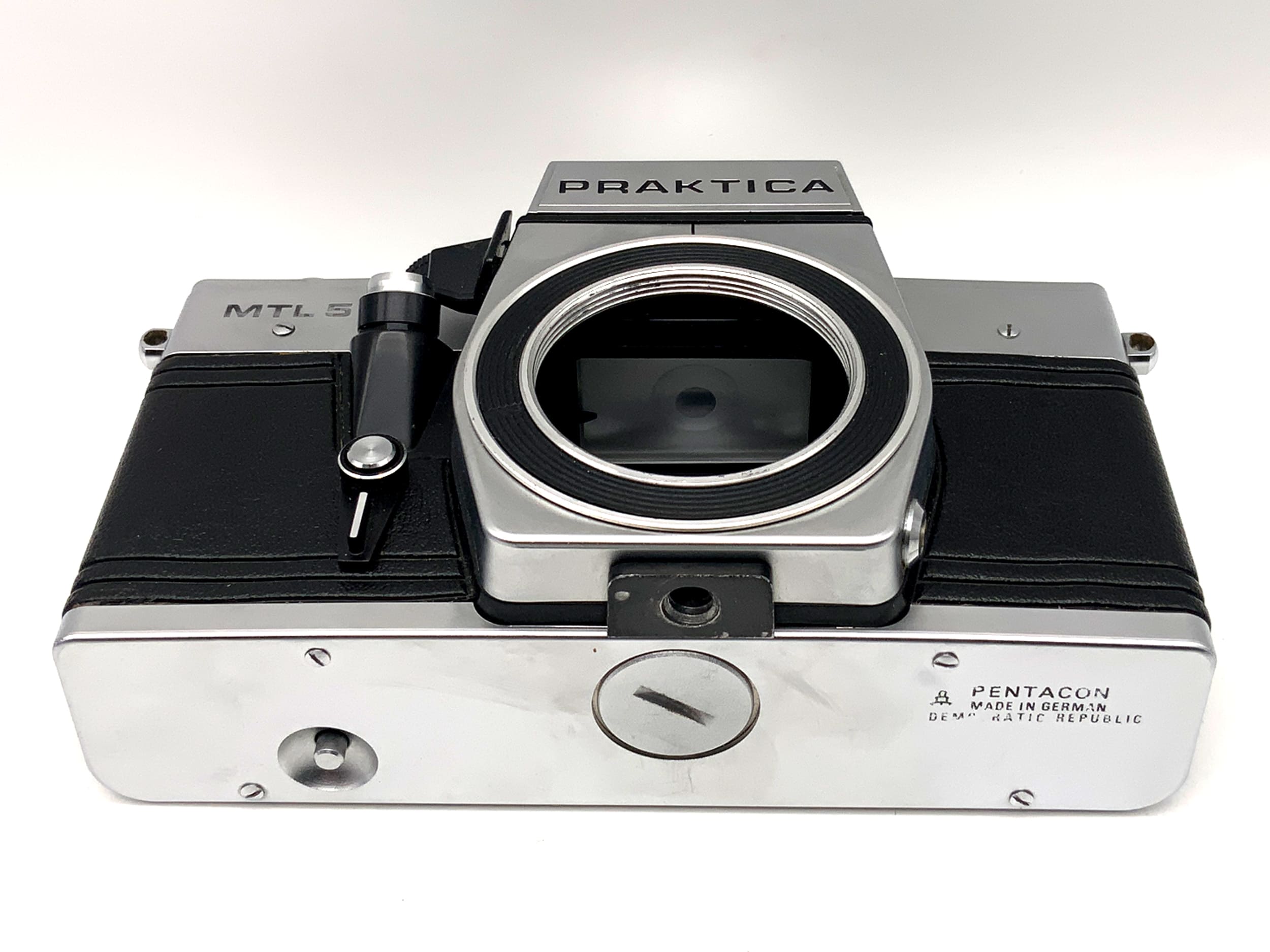 Praktica MTL 5 35mm SLR analog camera with Pentacon body (M42)