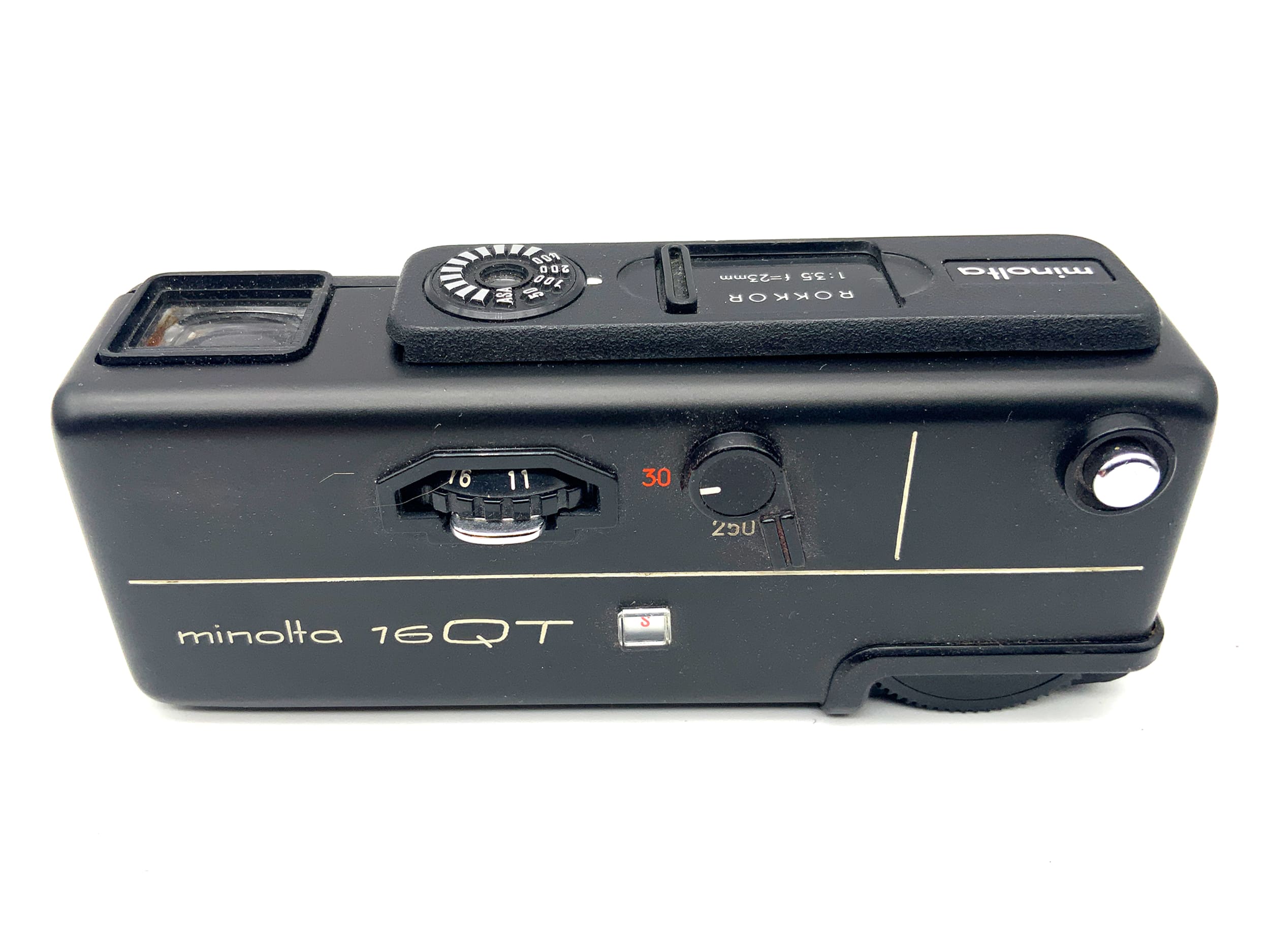 Minolta 16 QT miniature camera with Rokkor 23mm 1:3.5 subminiature camera