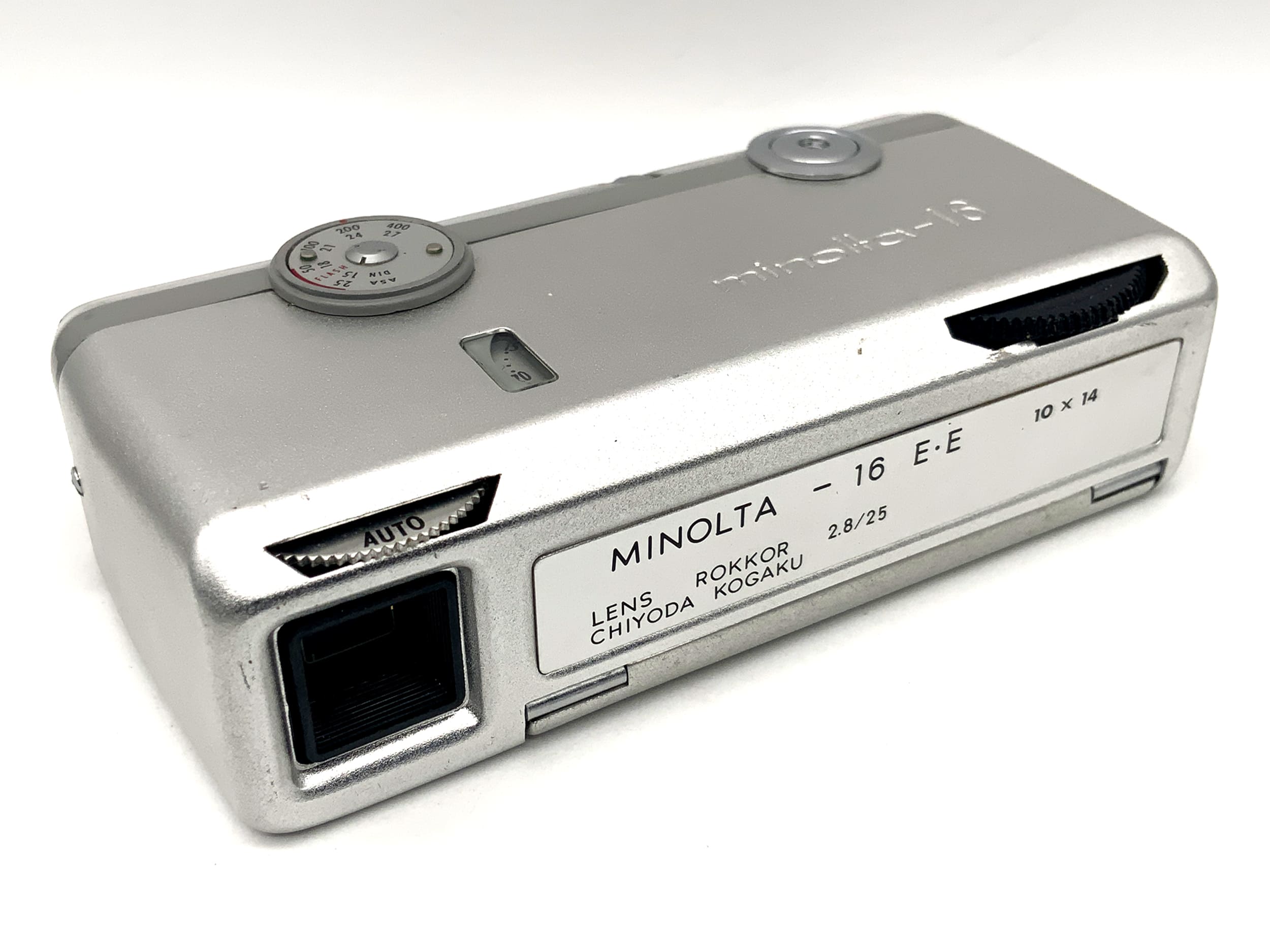 Minolta 16EE miniature camera with Rokkor 25mm 1:2.8 subminiature camera