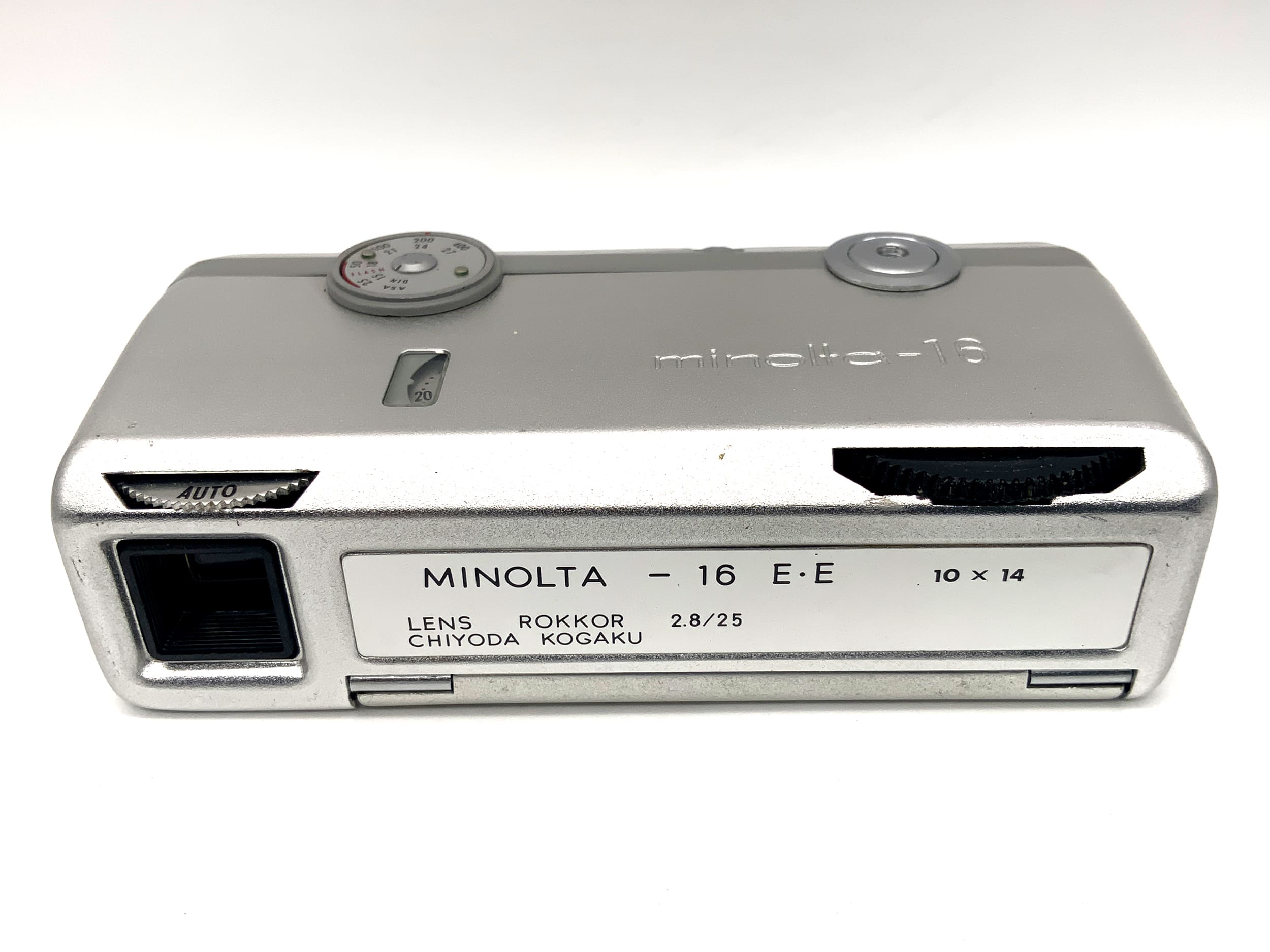 Minolta 16EE miniature camera with Rokkor 25mm 1:2.8 subminiature camera