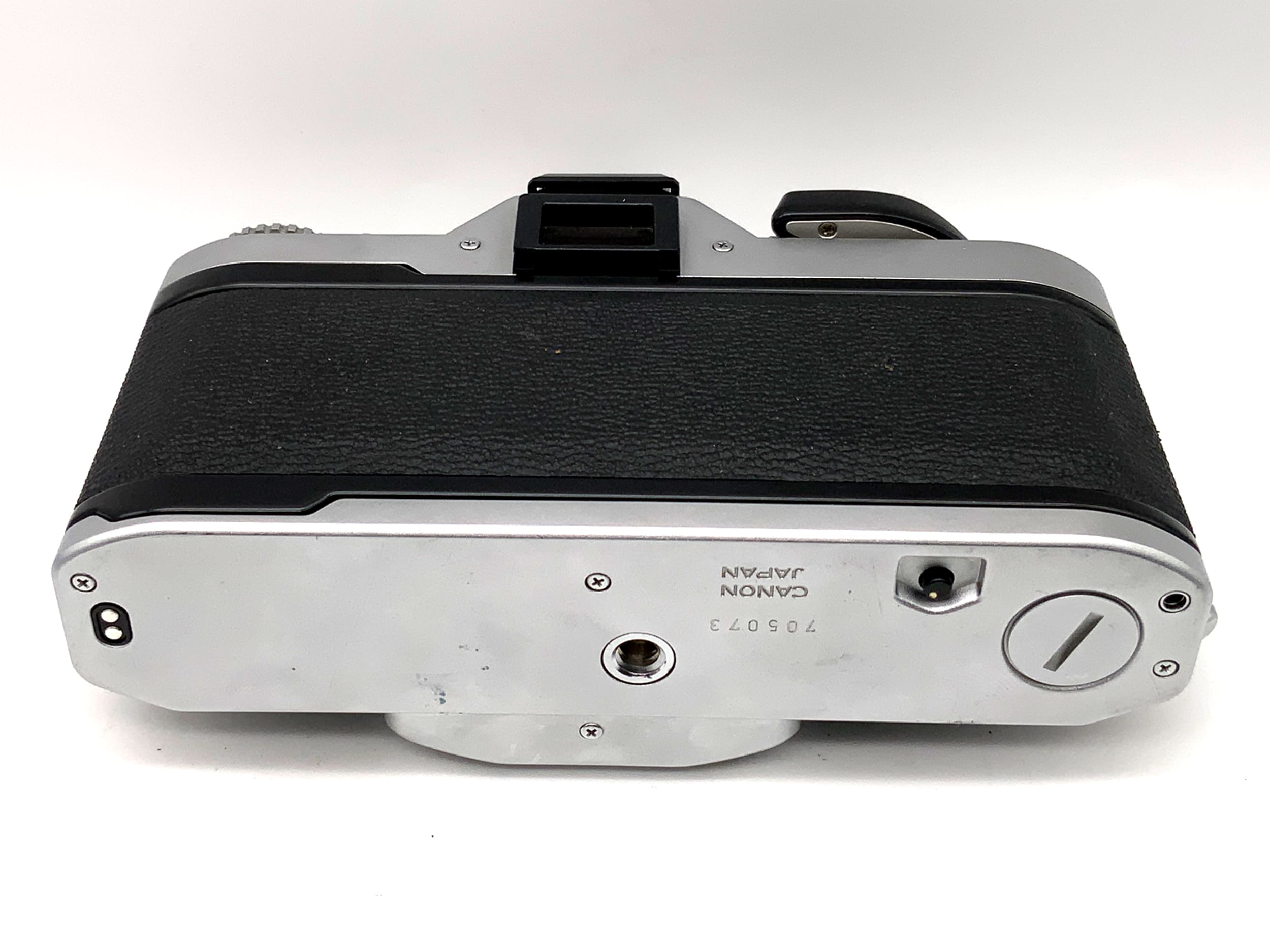 Canon AV-1 35mm SLR analog camera body (Canon FD)
