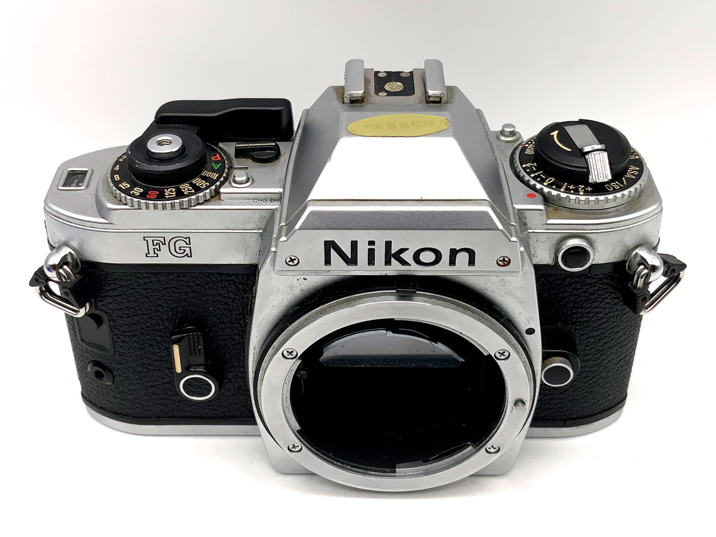 Nikon FG 35mm SLR analog camera body (Nikon F)