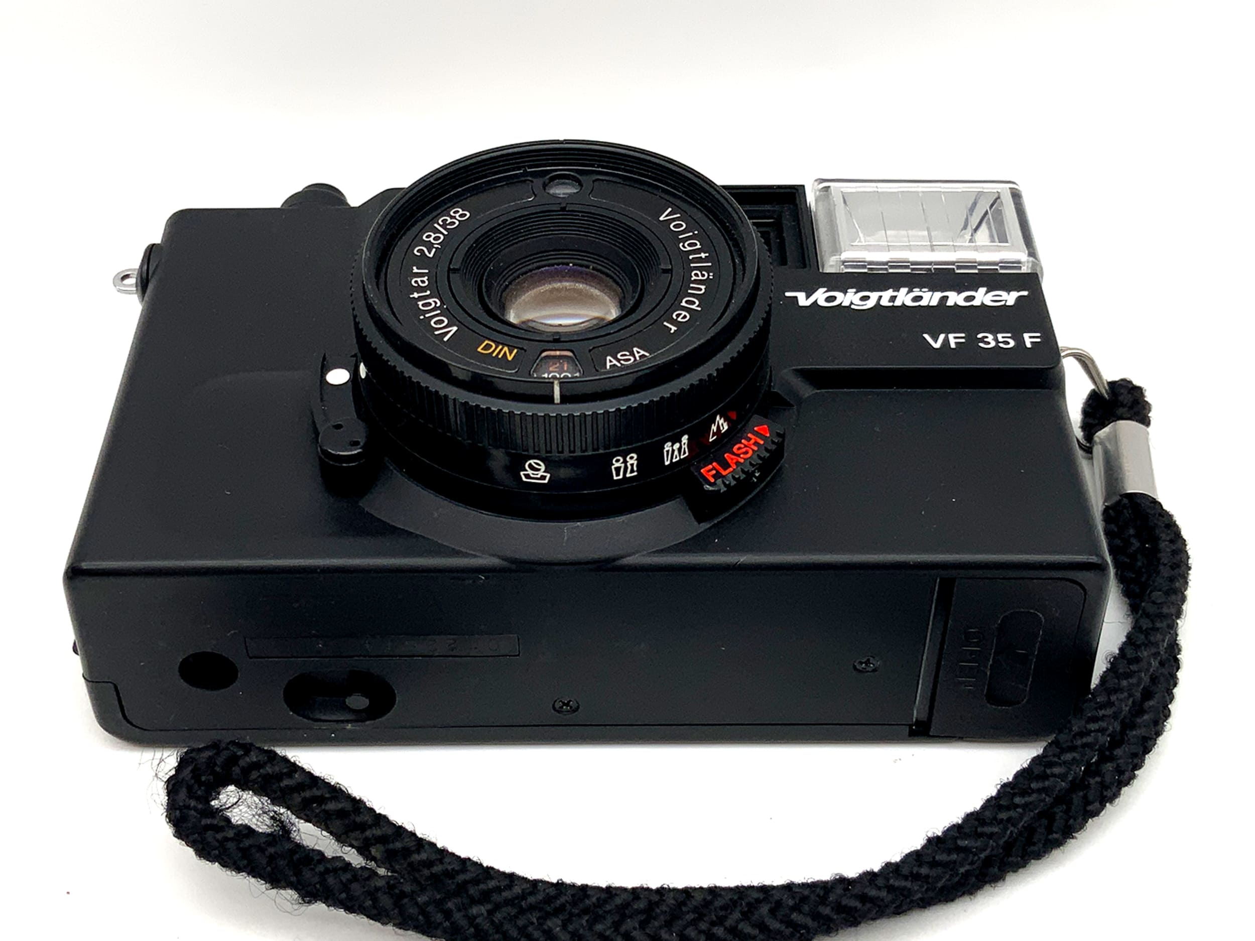 Voigtländer VF 35 F viewfinder camera with Voigtar 2.8/38 analog camera