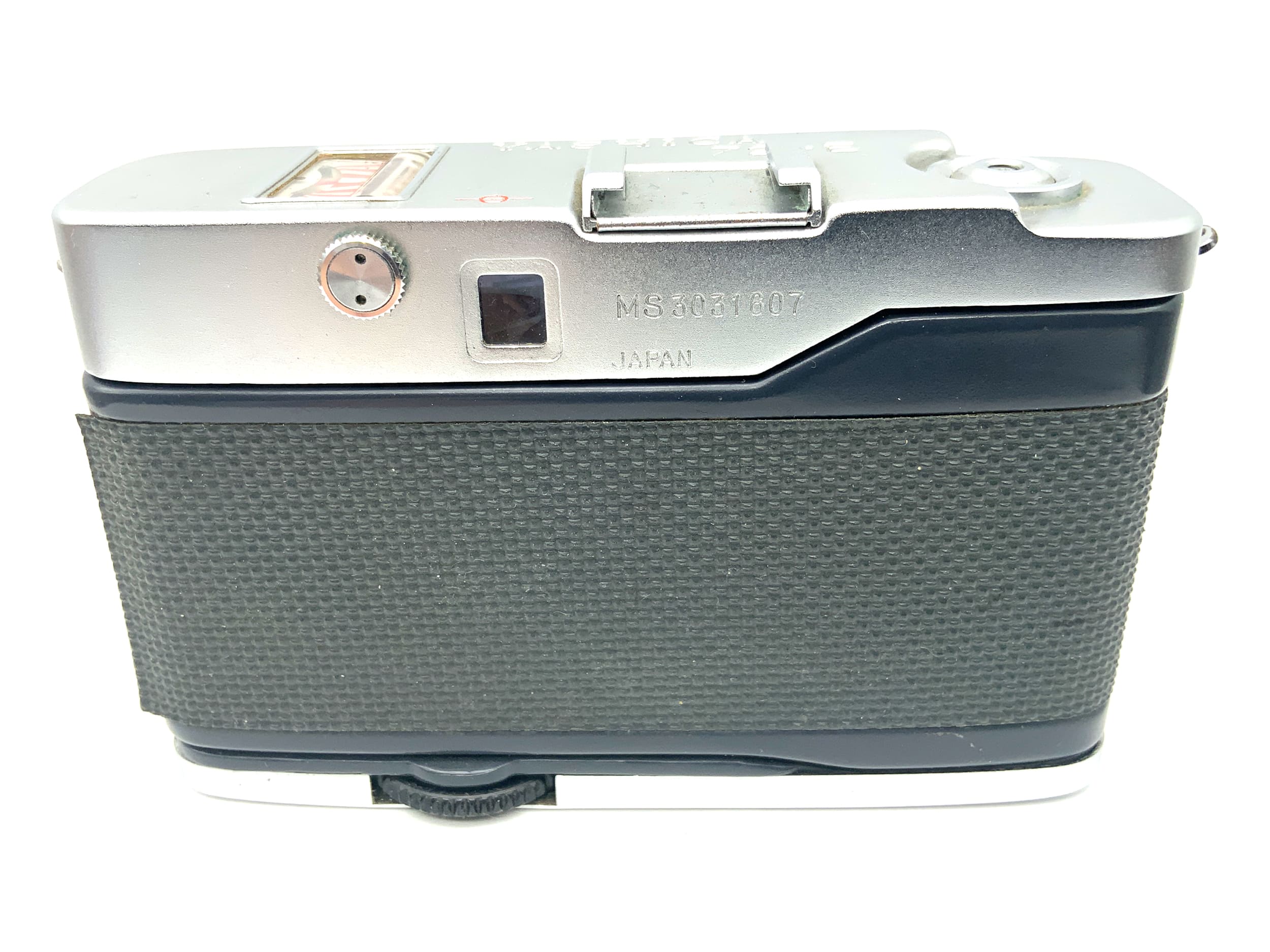 Yashica 72-E rangefinder camera with Yashinon 28mm 1:2.8 half-frame analog camera