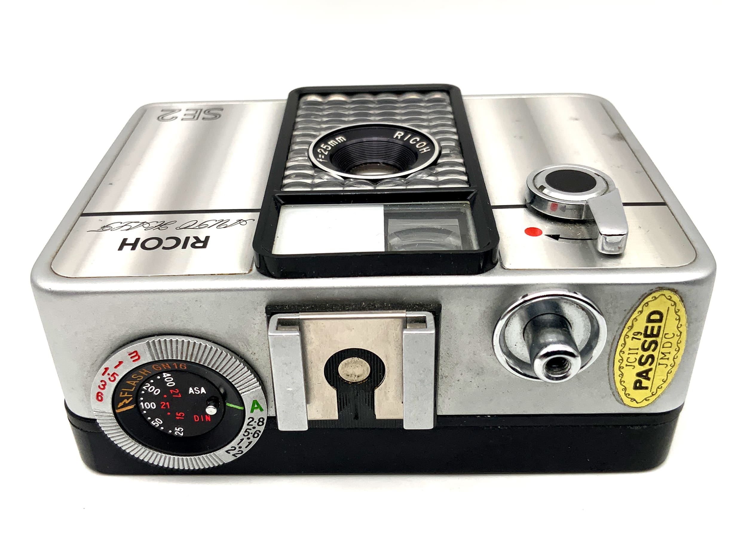 Ricoh Auto Half SE2 viewfinder camera with Ricoh 25mm F:2.8 half-frame camera