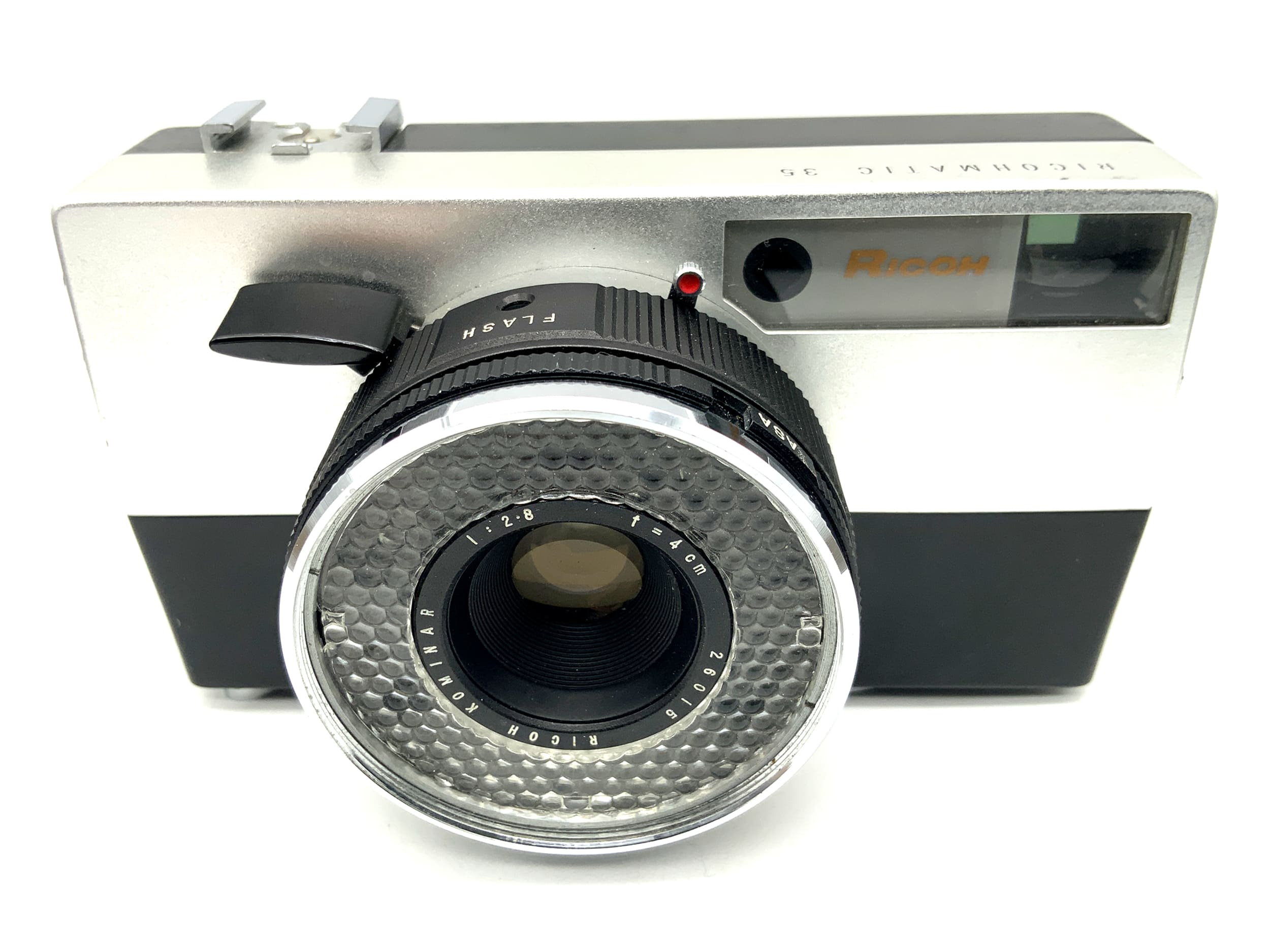 Ricoh Ricohmatic 35 rangefinder camera with Kominar 40mm 1:2.8 analog camera