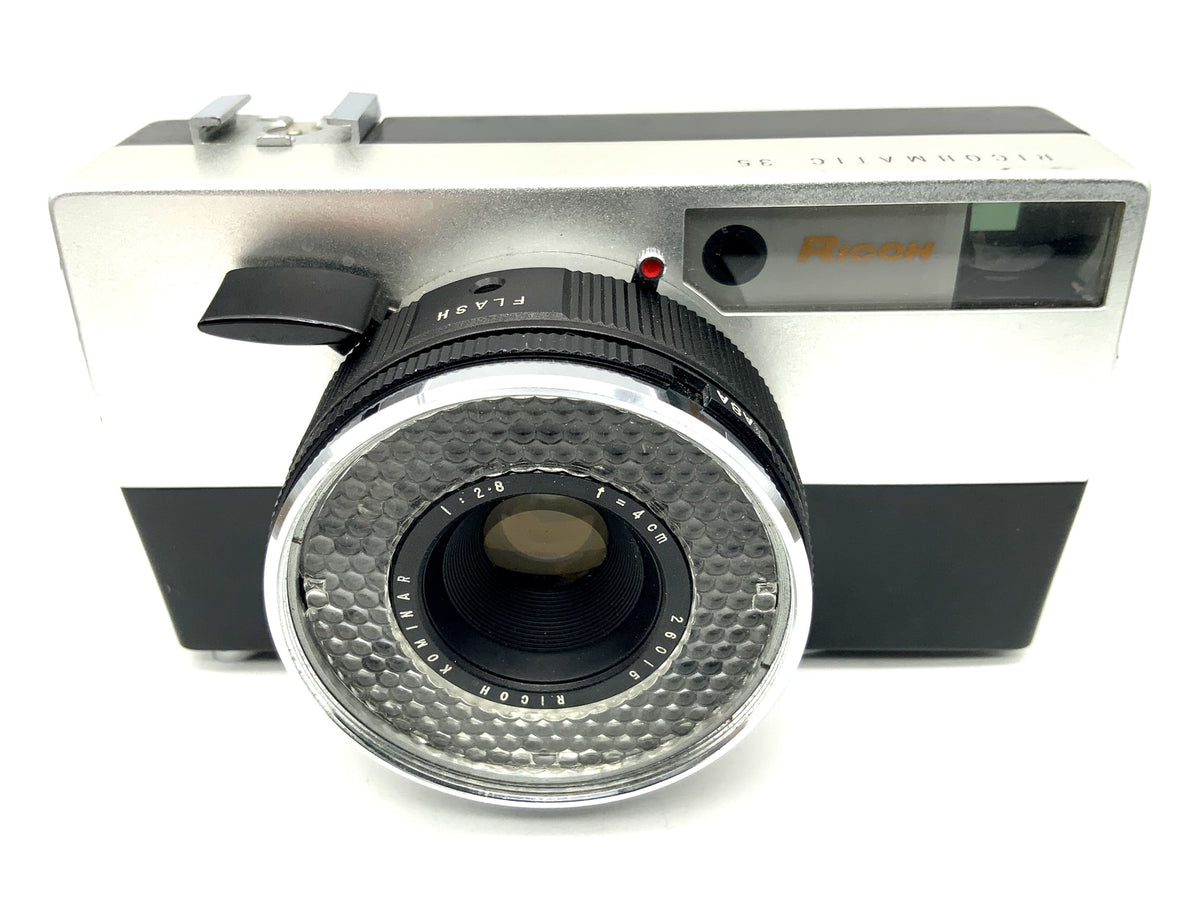 Ricoh Ricohmatic 35 rangefinder camera with Kominar 40mm 1:2.8 analog camera