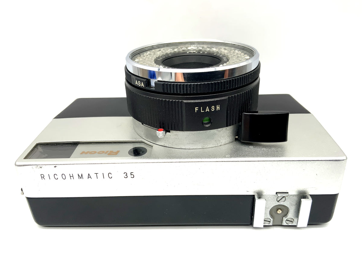 Ricoh Ricohmatic 35 rangefinder camera with Kominar 40mm 1:2.8 analog camera