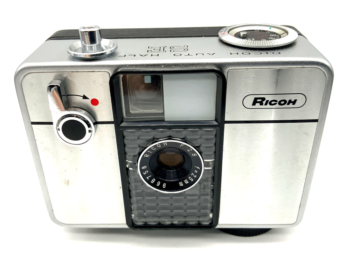 Ricoh SE viewfinder camera with 25mm 1:2.8 half-frame camera, compact camera, analog camera