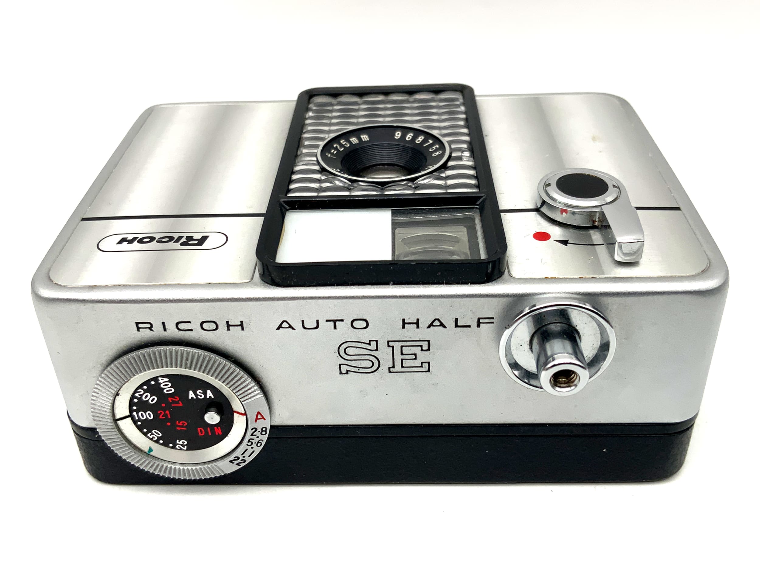 Ricoh SE viewfinder camera with 25mm 1:2.8 half-frame camera, compact camera, analog camera