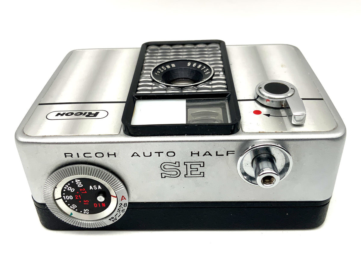 Ricoh SE viewfinder camera with 25mm 1:2.8 half-frame camera, compact camera, analog camera