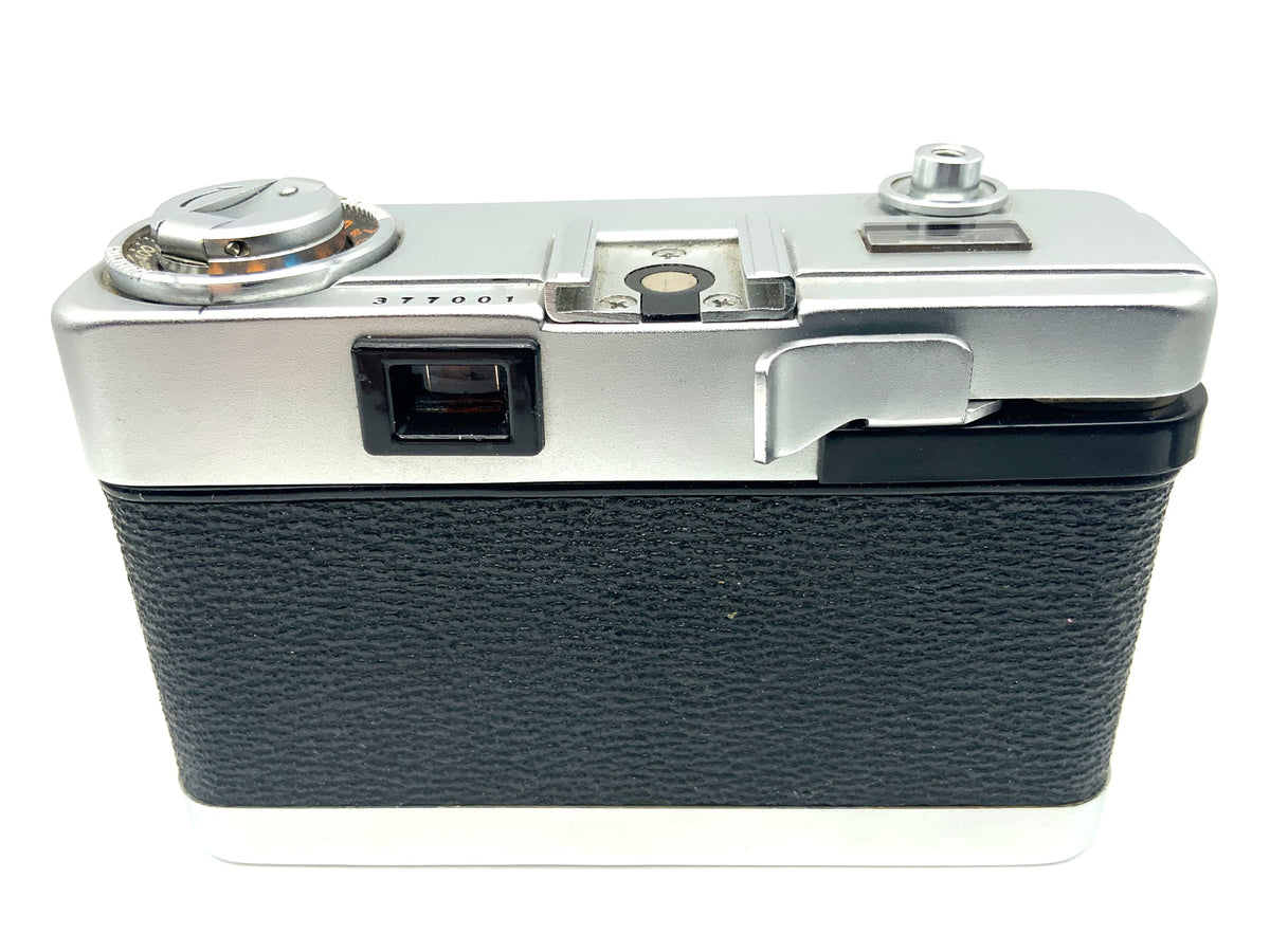 Petri Color 35E viewfinder camera with 40mm 1:2.8 compact camera, analog camera