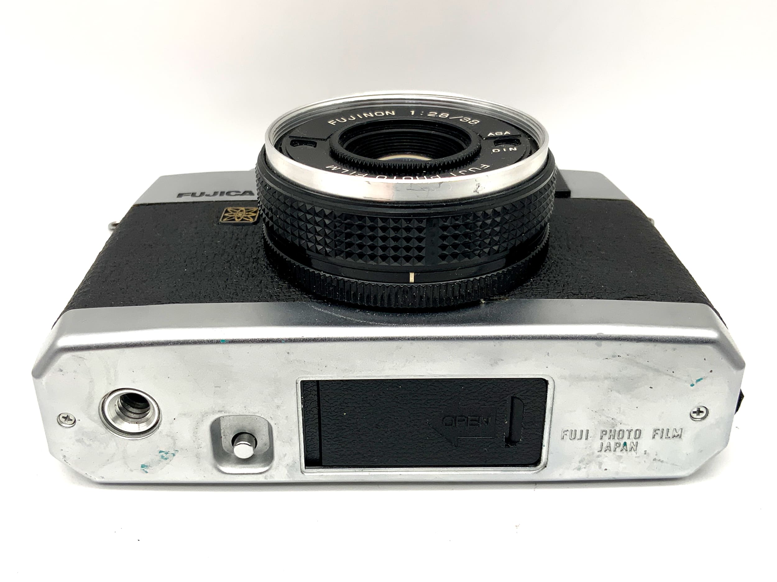 Fujica GE viewfinder camera with Fujinon 1:2.8/38 compact camera analog camera