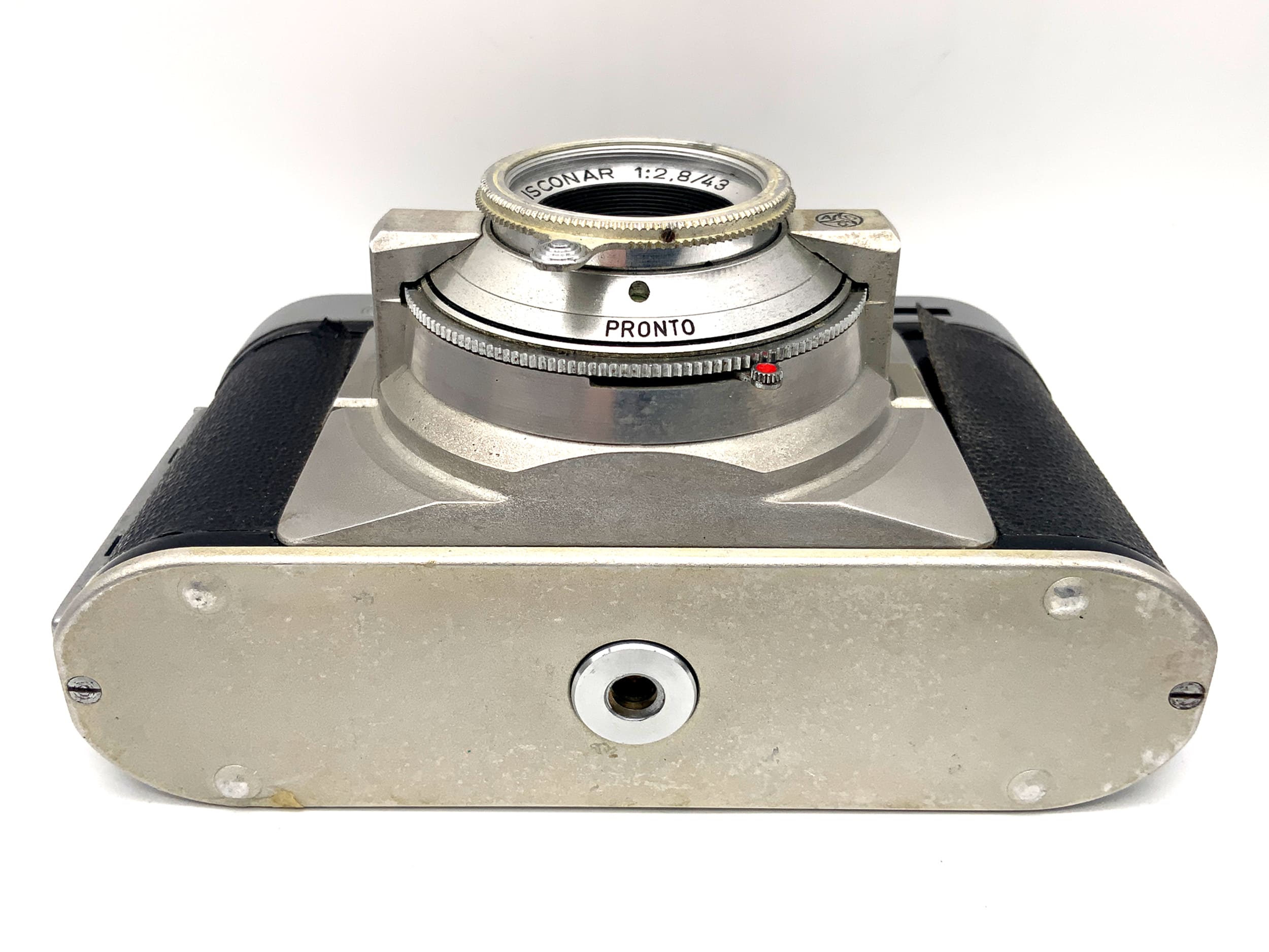 Wirgin Edixa viewfinder camera with Isconar 1:2.8/43 red C Pronto analog camera
