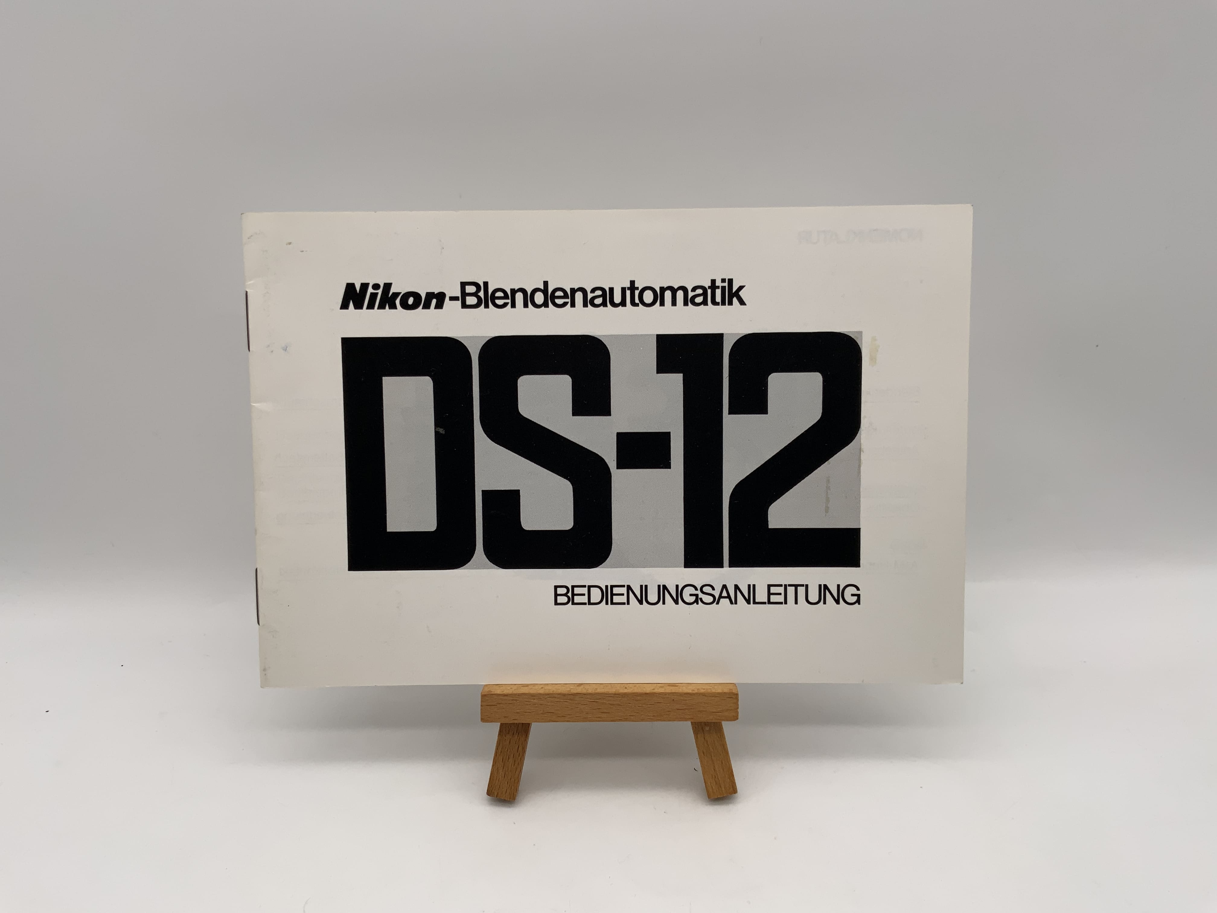 Nikon DS-12 Nikon Aperture Priority User Manual German