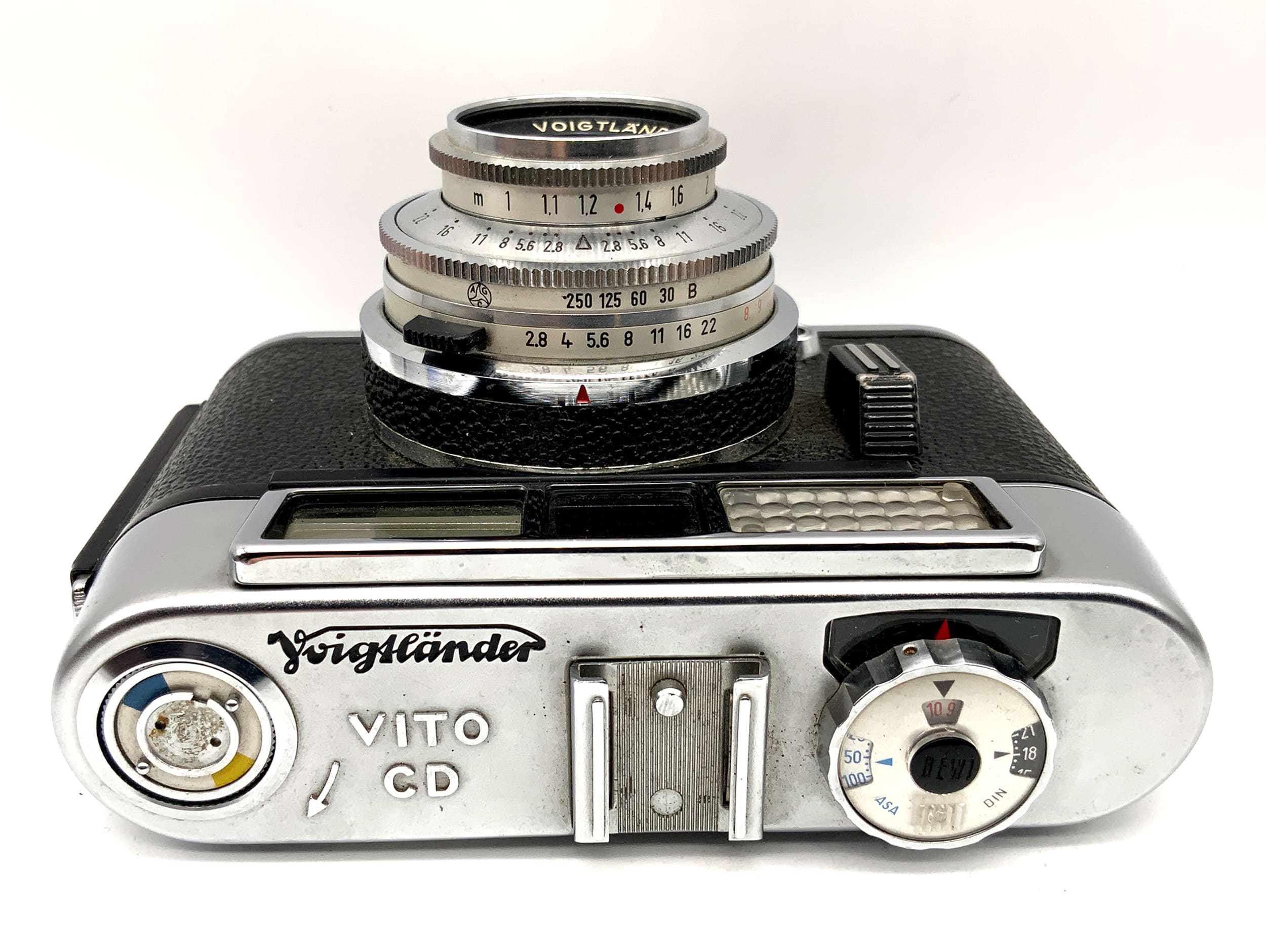 Voigtländer Vito CD viewfinder camera with Lanthar 2.8/50 Prontor 250 S lens! Light meter defective!