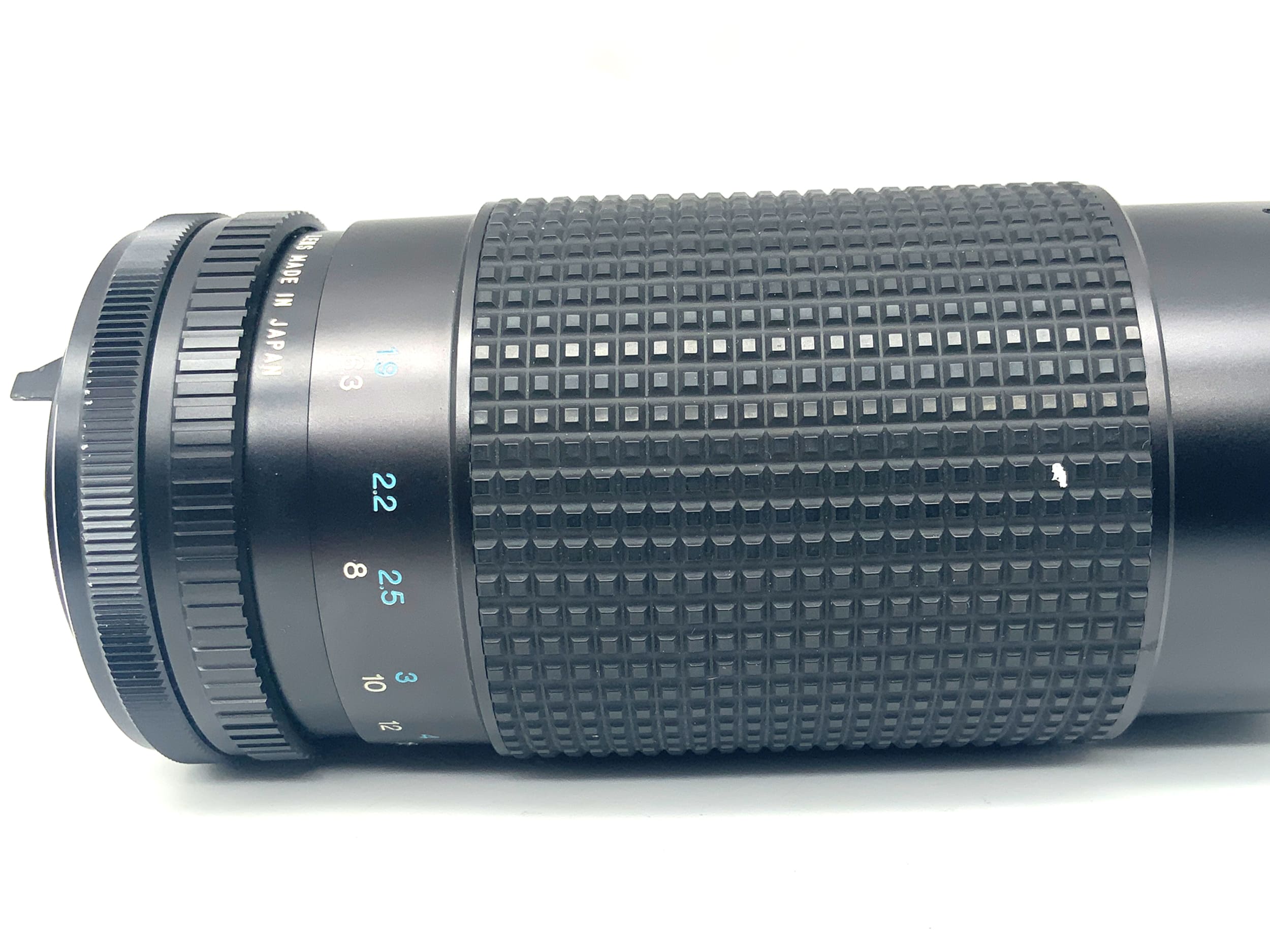 Tokina 80-200mm 1:4 lens RMC II zoom lens (Canon FD)