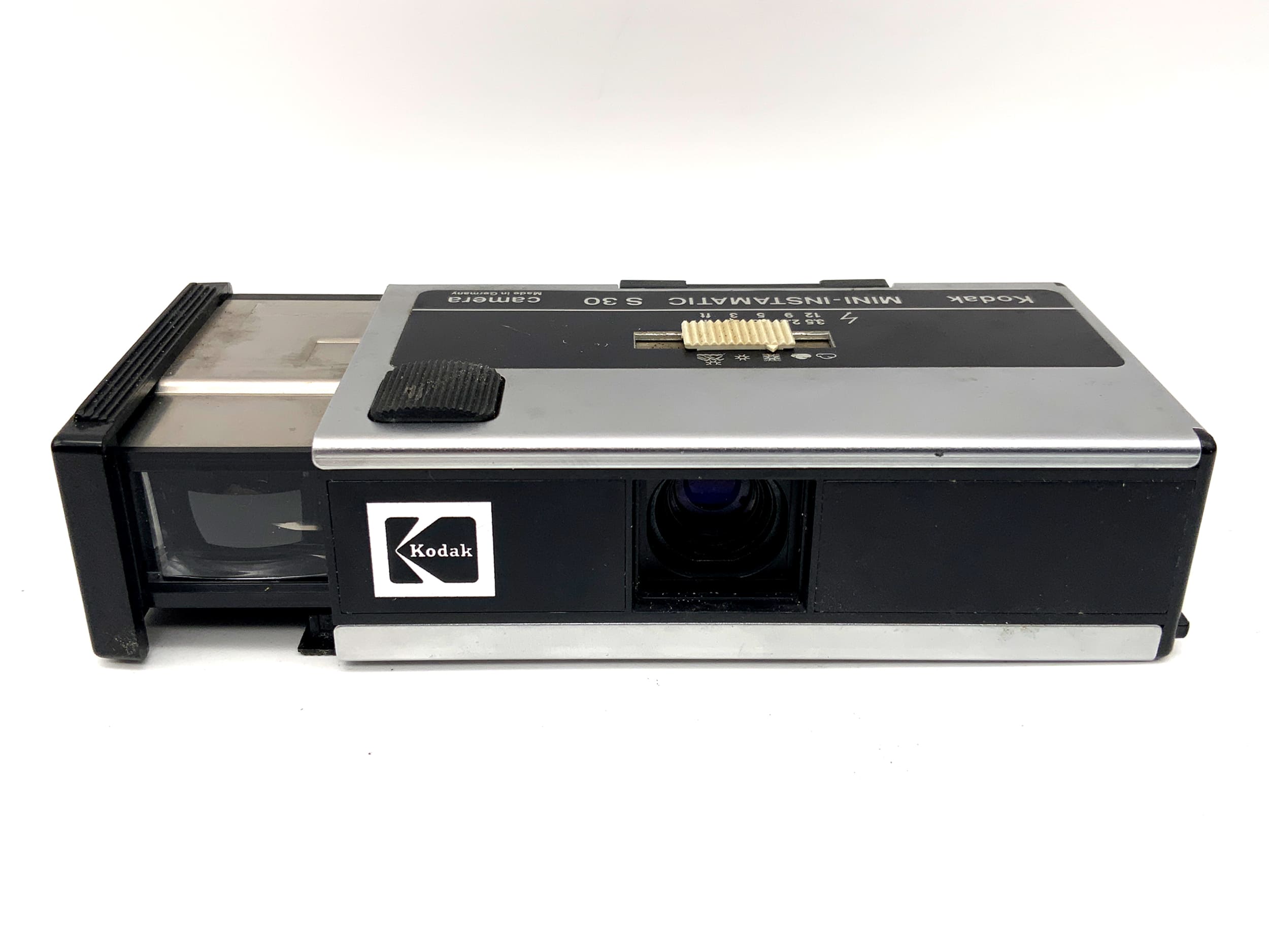 Kodak Mini-Instamatic S30 viewfinder camera with Reomar 5.6/25 mini camera