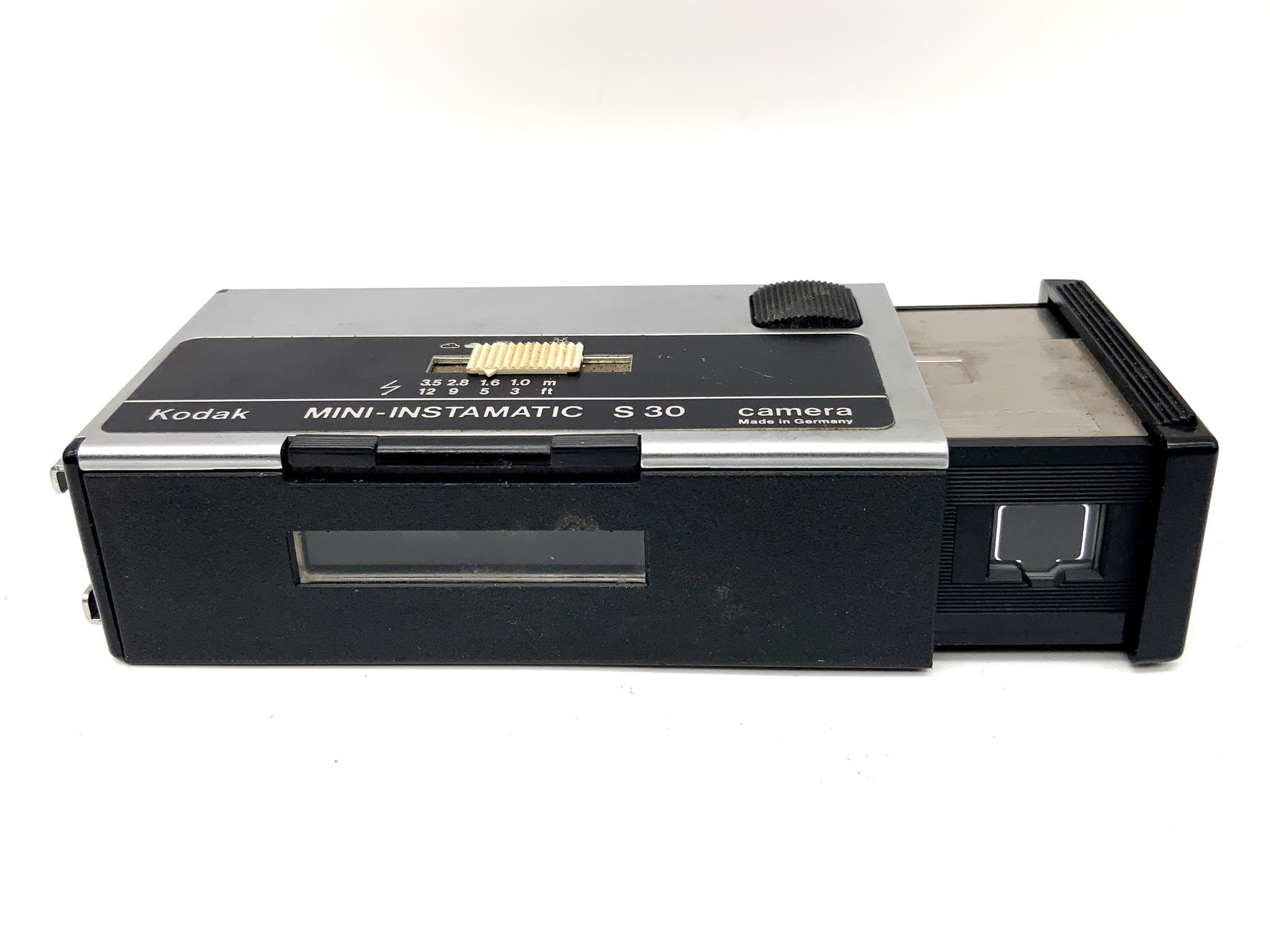 Kodak Mini-Instamatic S30 viewfinder camera with Reomar 5.6/25 mini camera