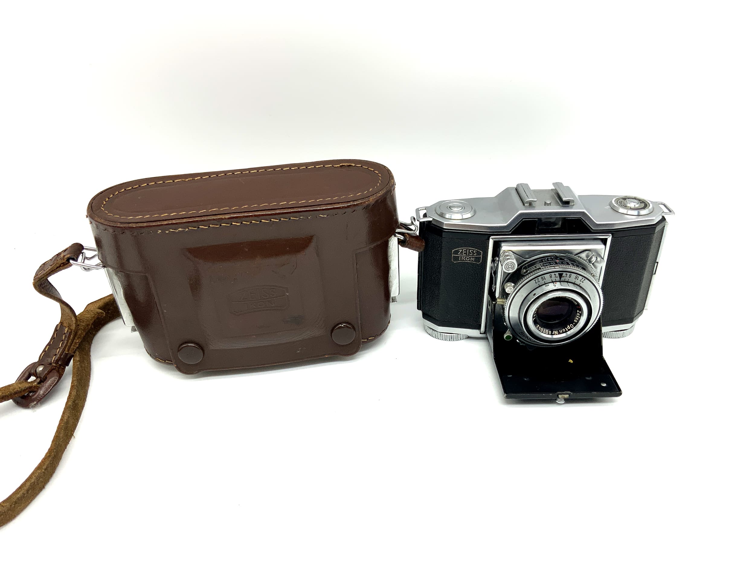 Zeiss Ikon Ikonta 522/24 folding camera with Tessar 1:2.8 45mm red T Synchro Compur