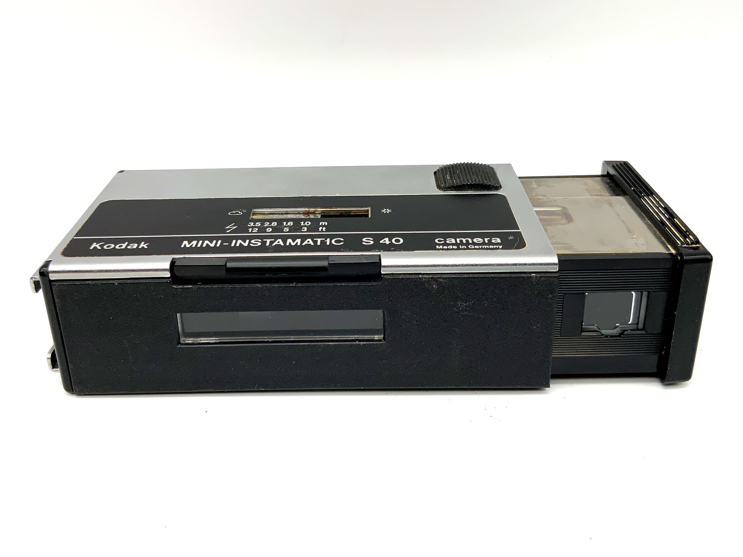 Kodak Mini-Instamatic S40 viewfinder camera with Reomar 5.6/25 mini camera