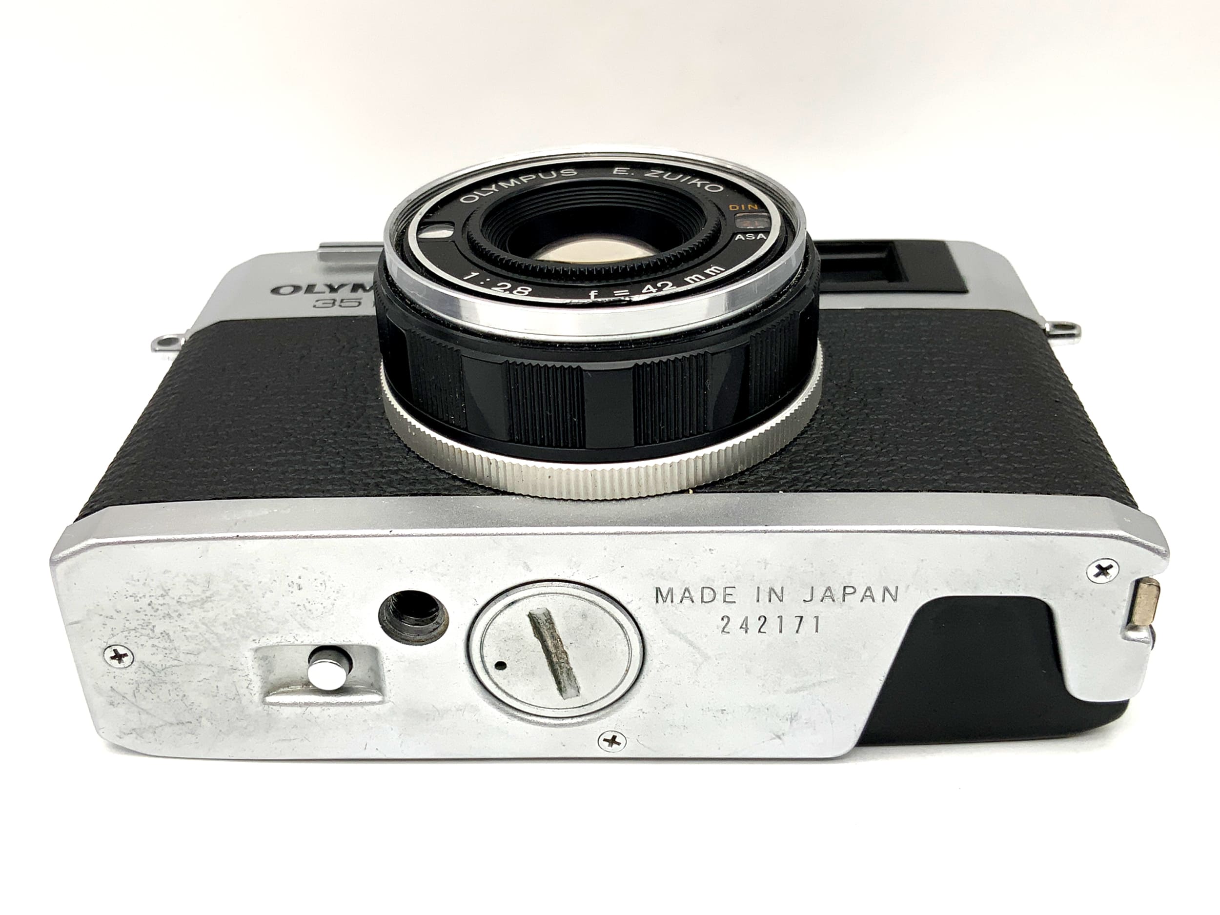 Olympus 35 RC rangefinder camera with E.Zuiko 42mm 1:2.8 rangefinder camera analog camera