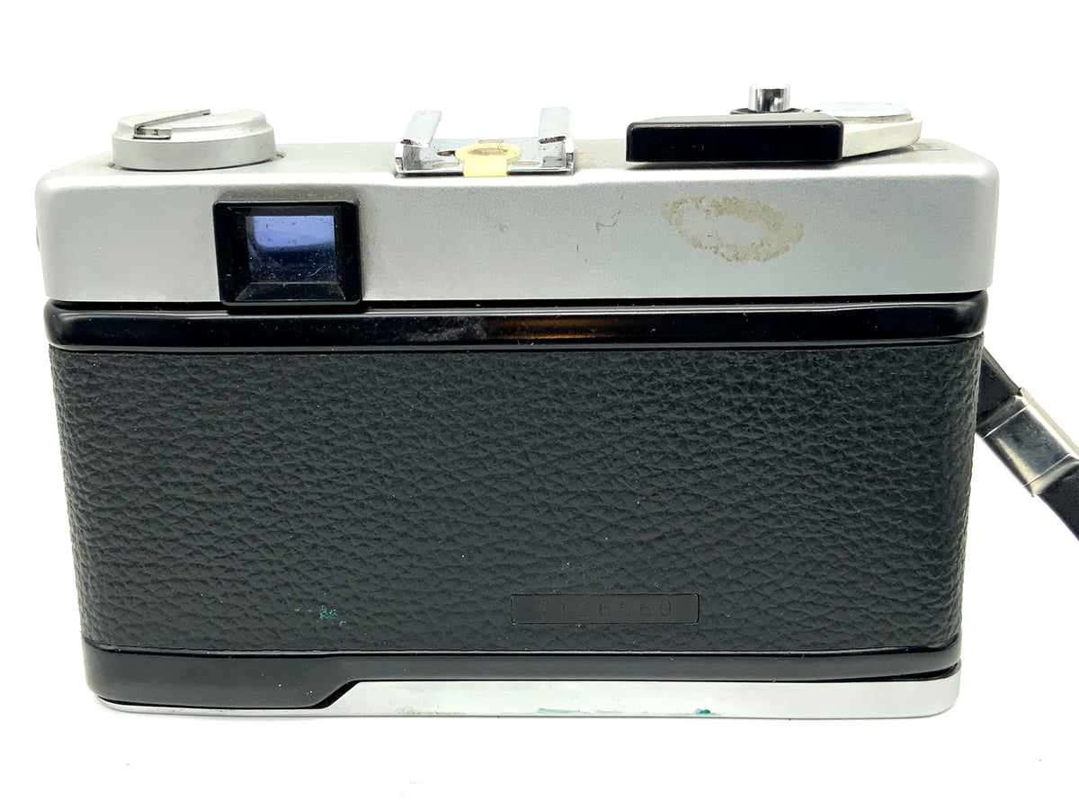 Minolta Hi-Matic G rangefinder camera with Rokkor 38mm 1:2.8 analog camera