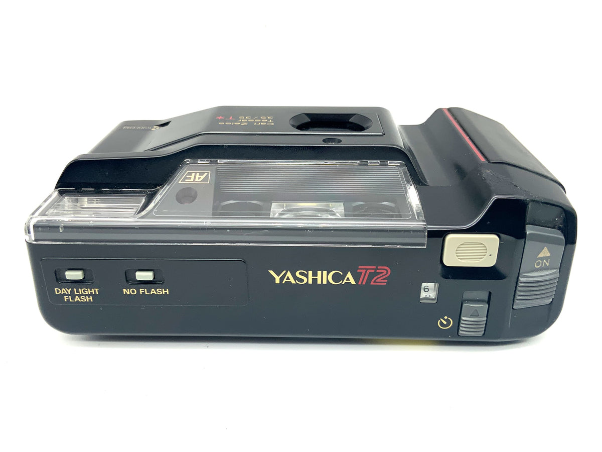 Yashica T2 Point&Shoot mit Carl Zeiss Tessar 35mm 1:3.5 red T* Analogkamera