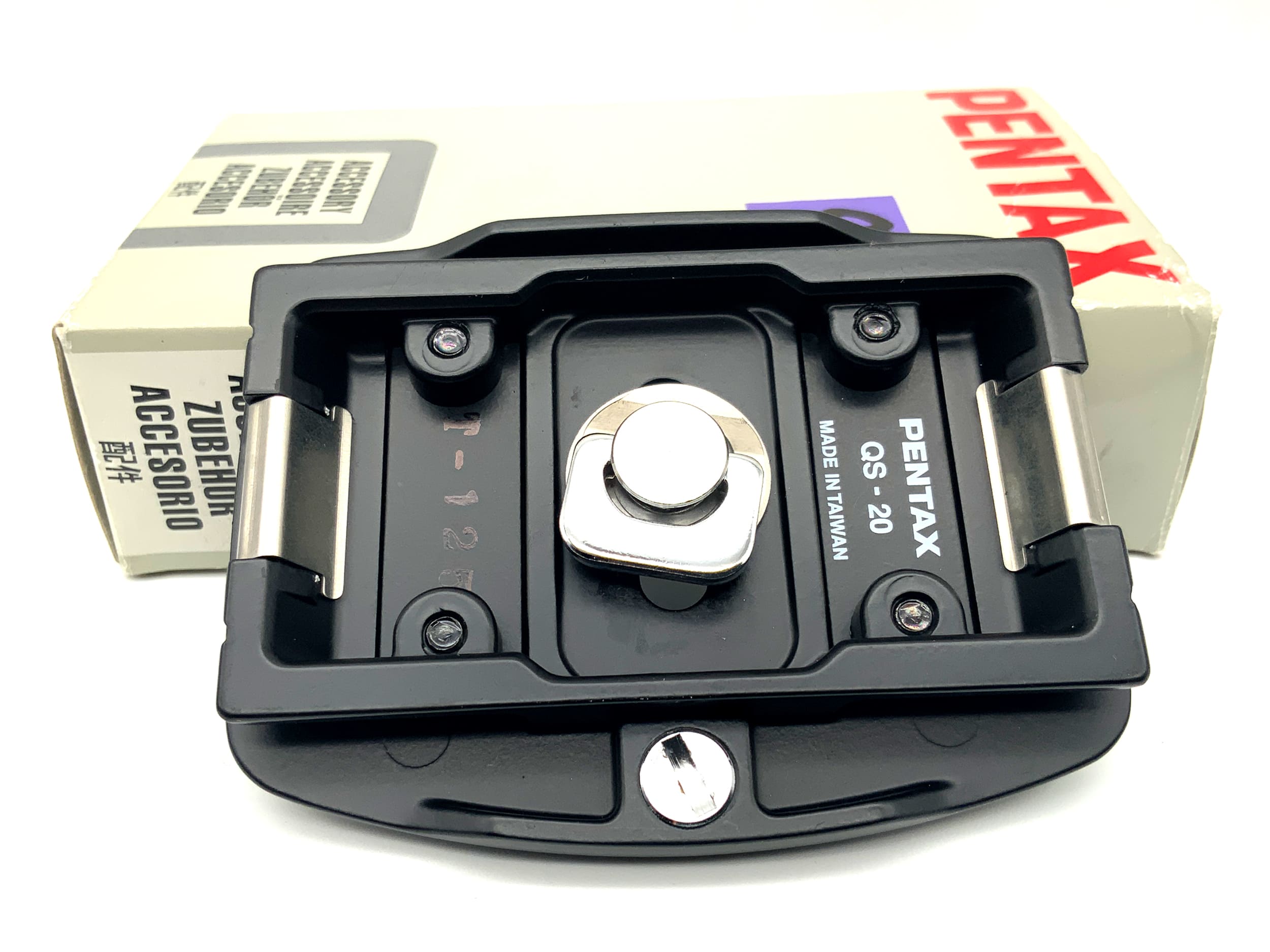 Pentax QS-20 Quick Shoe Adapter black quick-release plate in original packaging