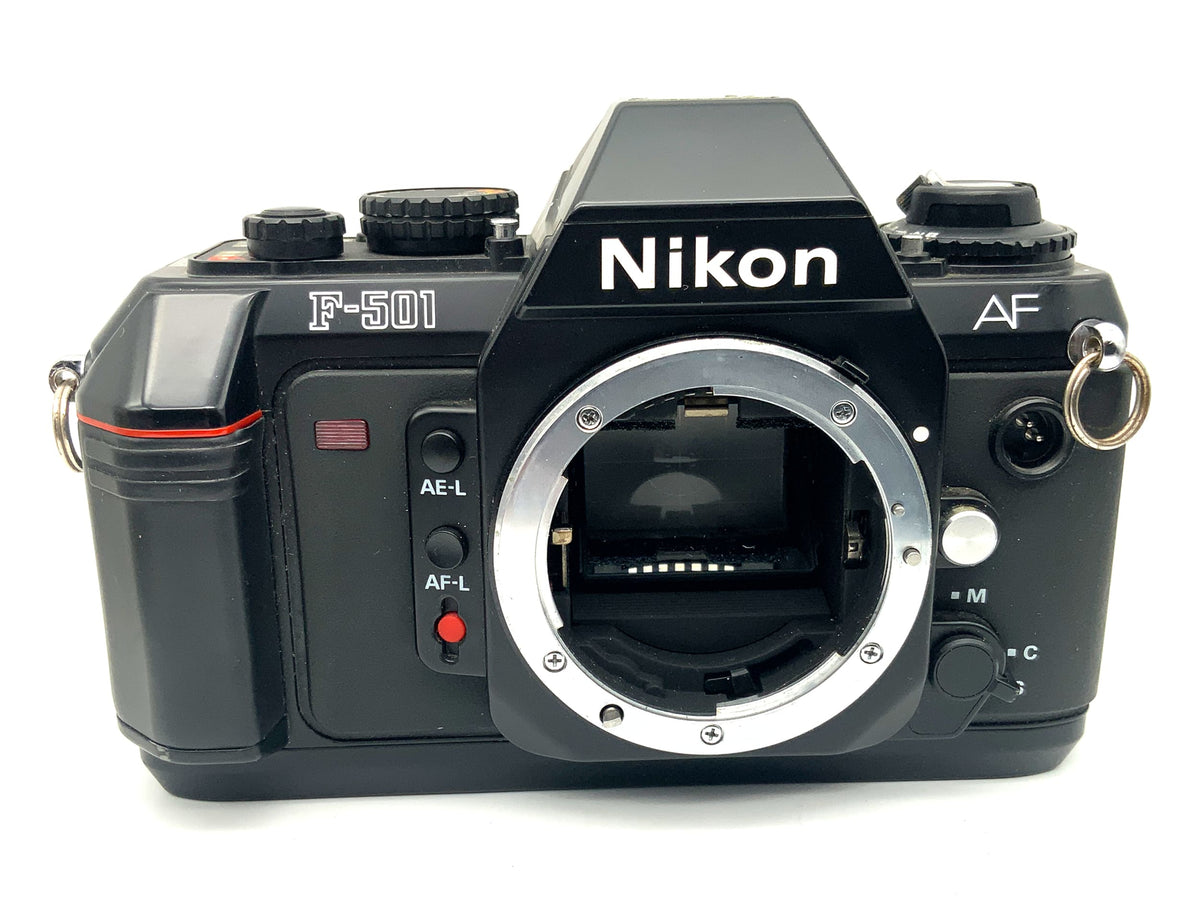 Nikon F-501 SLR mit Data Back MF-19 35mm SLR analog Body (Nikon AF)