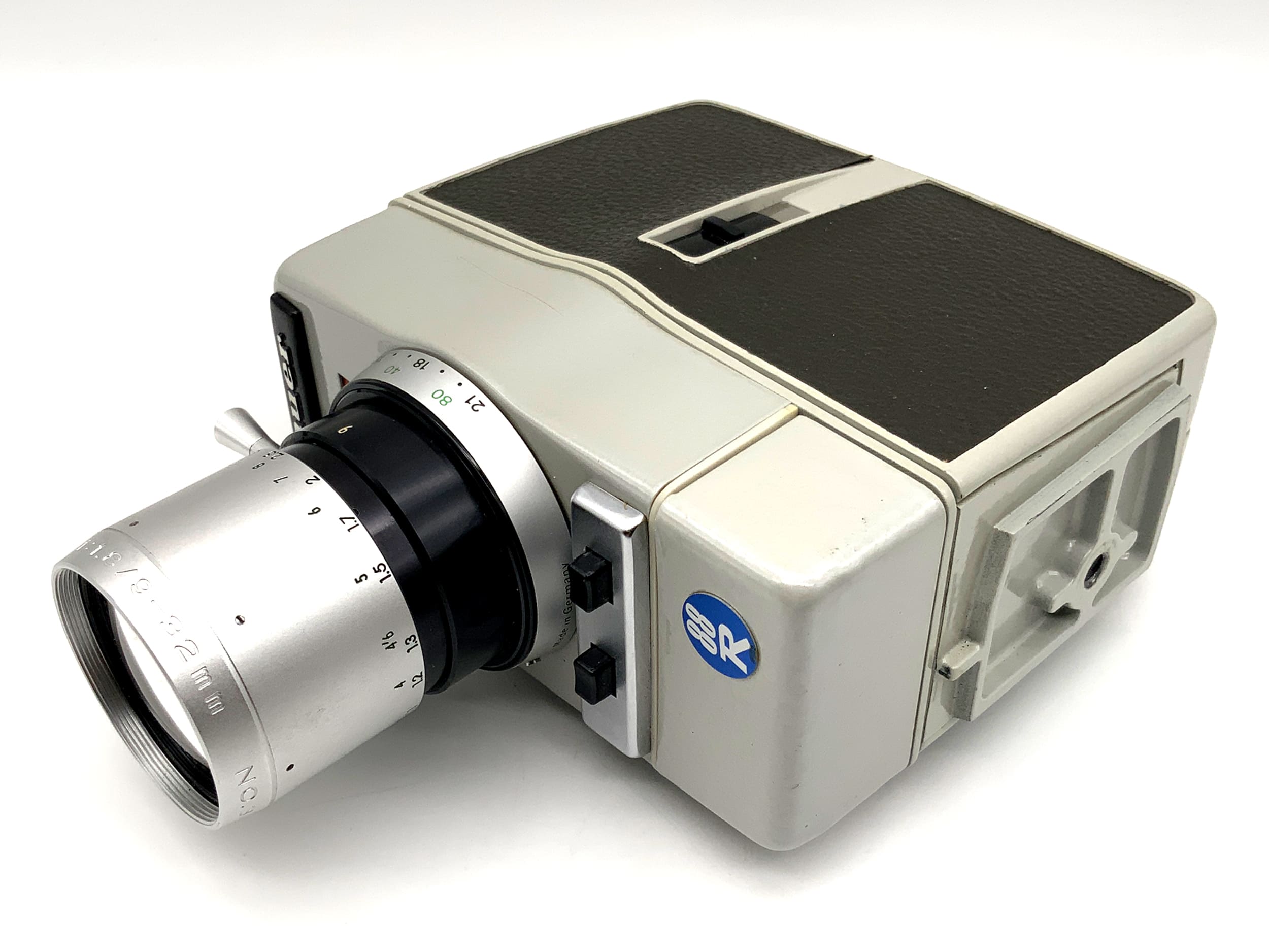 Bauer 88R movie camera with Vario 1:1.8/9-32mm lens, double 8mm narrow film camera